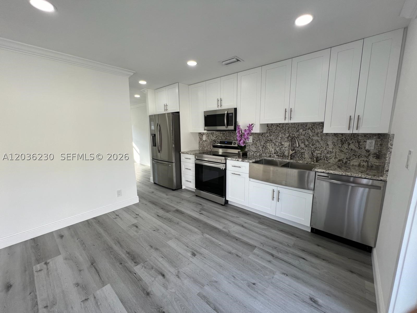 FIRST ADD TO THE HIGHLAND - Residential Lease