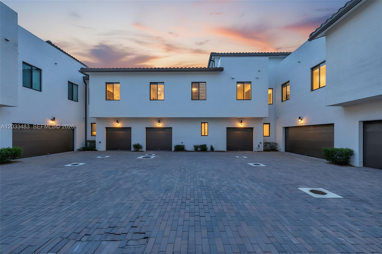 DOWNTOWN DORAL SOUTH PHAS - Residential