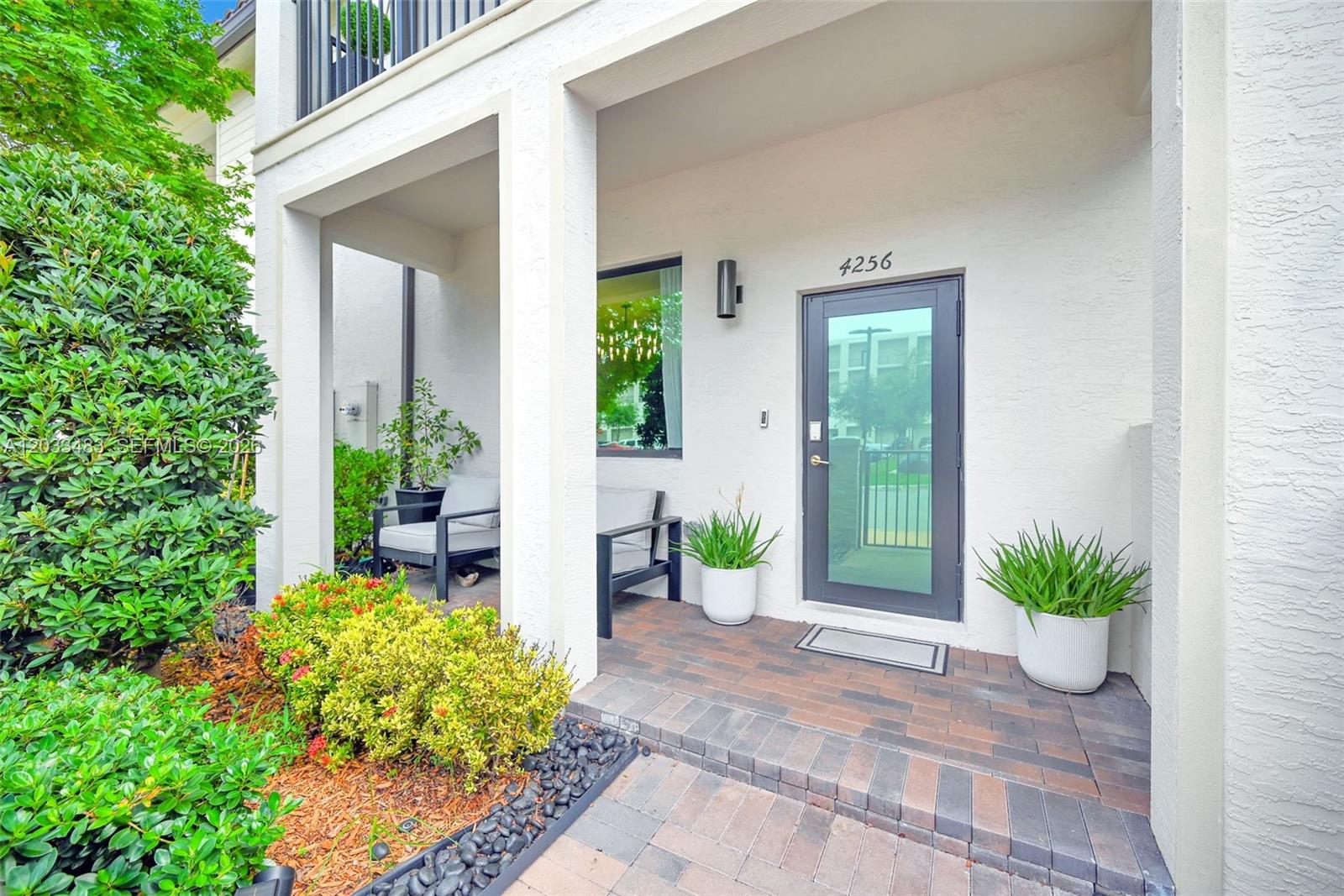 DOWNTOWN DORAL SOUTH PHAS - Residential