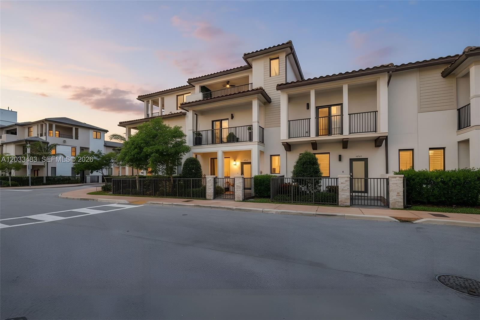 DOWNTOWN DORAL SOUTH PHAS - Residential