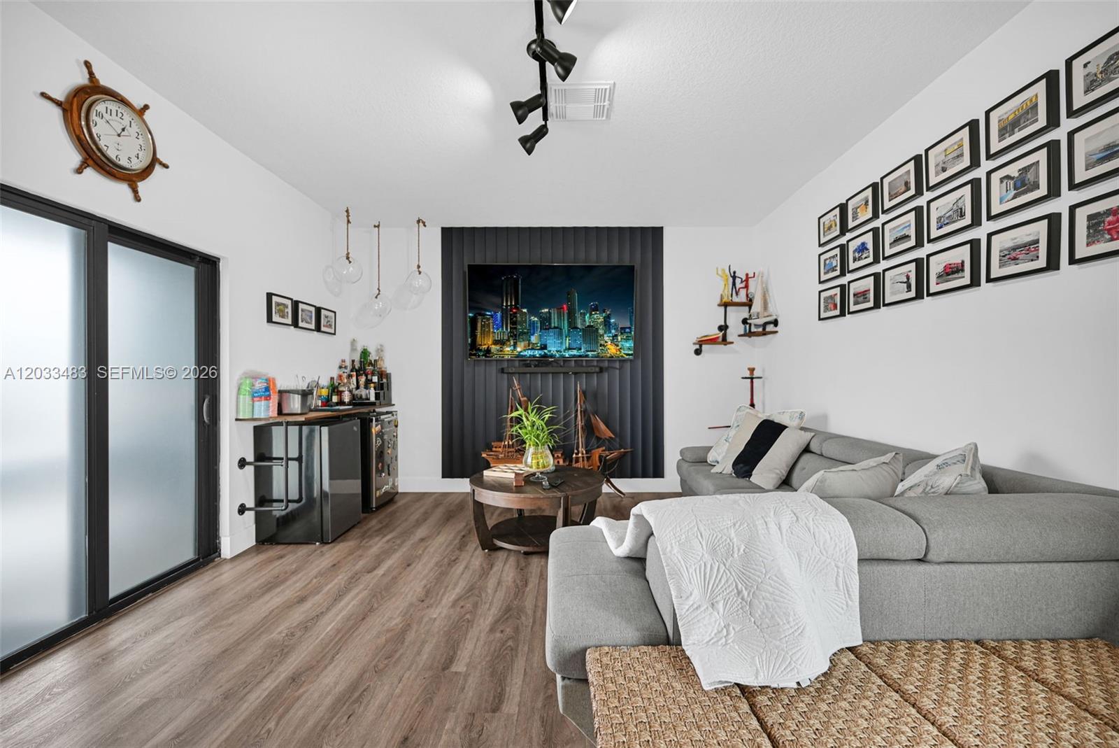 DOWNTOWN DORAL SOUTH PHAS - Residential