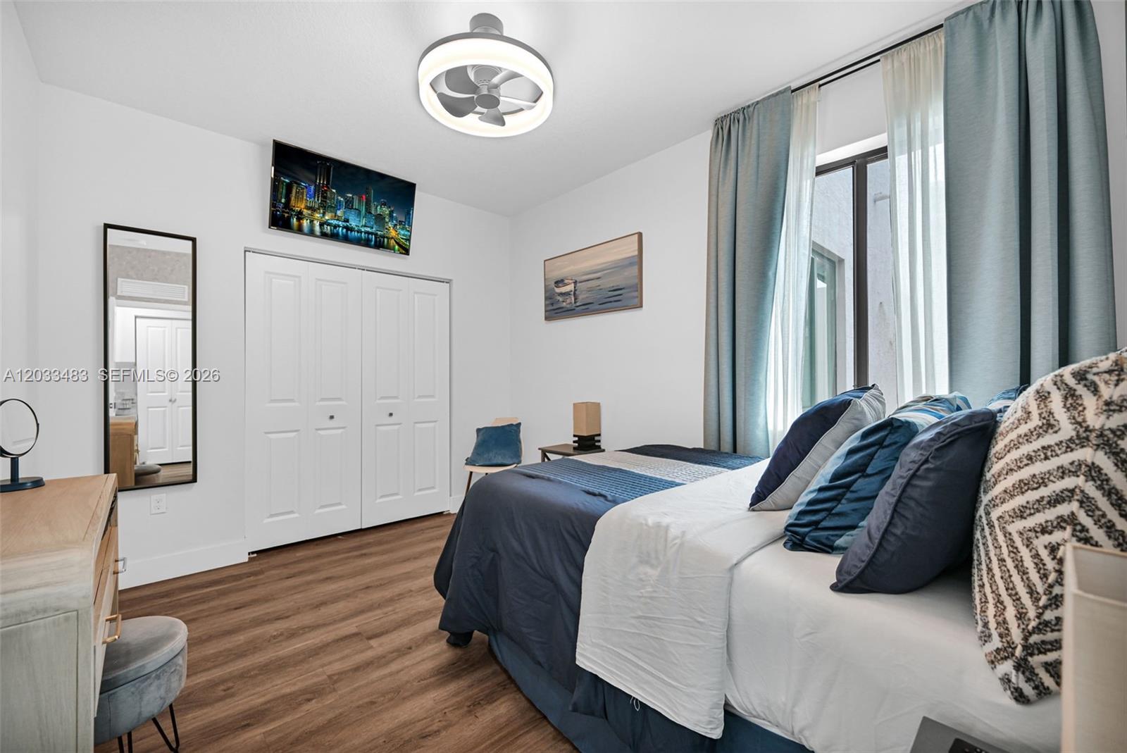 DOWNTOWN DORAL SOUTH PHAS - Residential