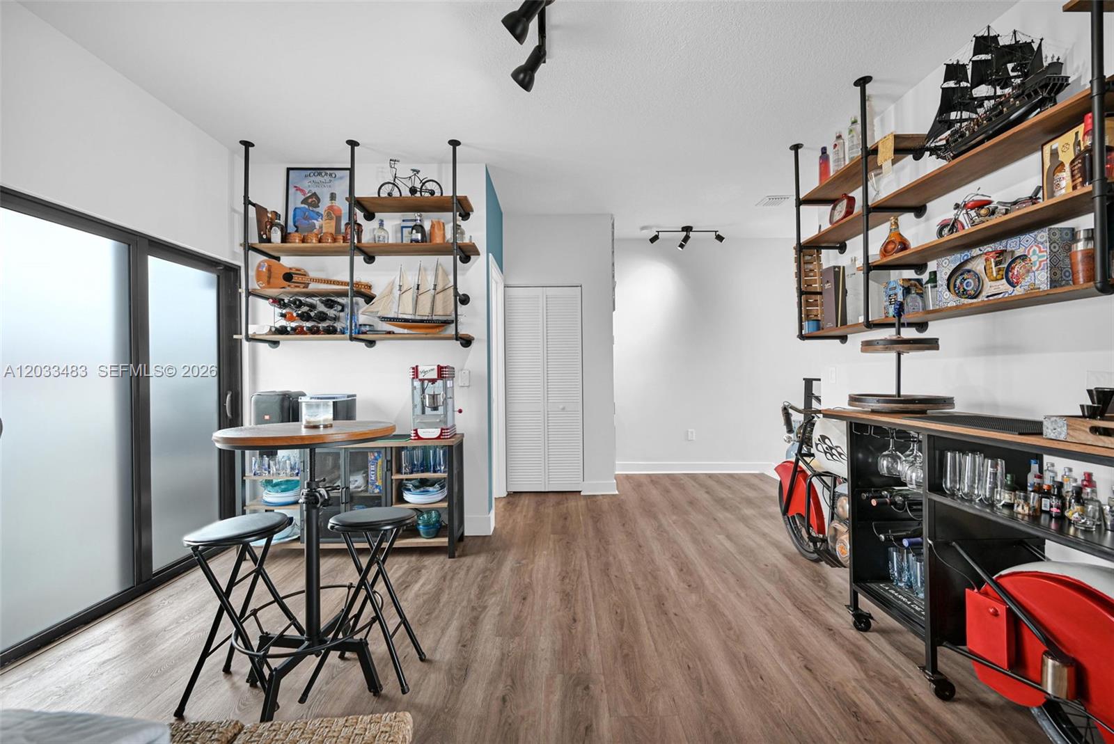 DOWNTOWN DORAL SOUTH PHAS - Residential