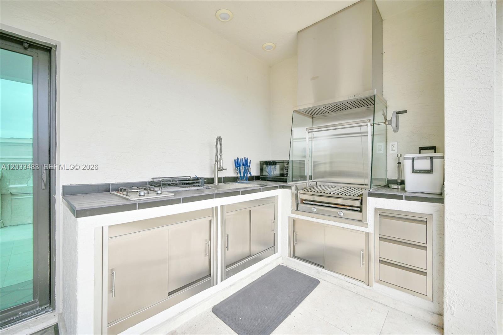 DOWNTOWN DORAL SOUTH PHAS - Residential