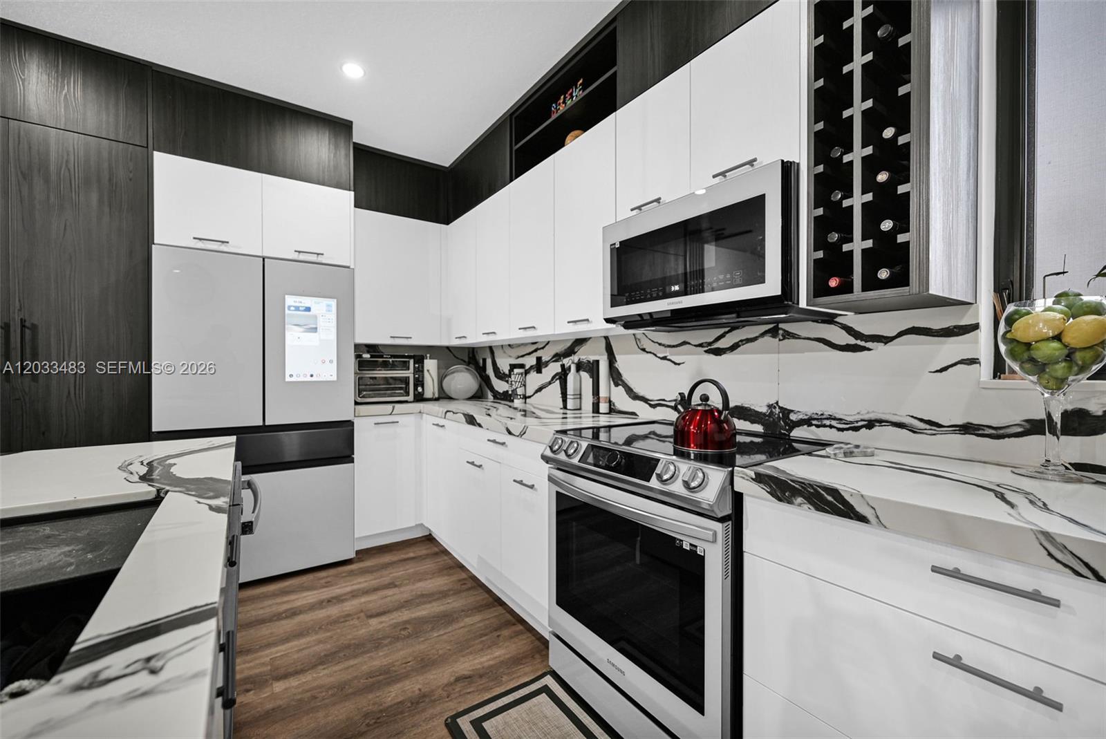 DOWNTOWN DORAL SOUTH PHAS - Residential