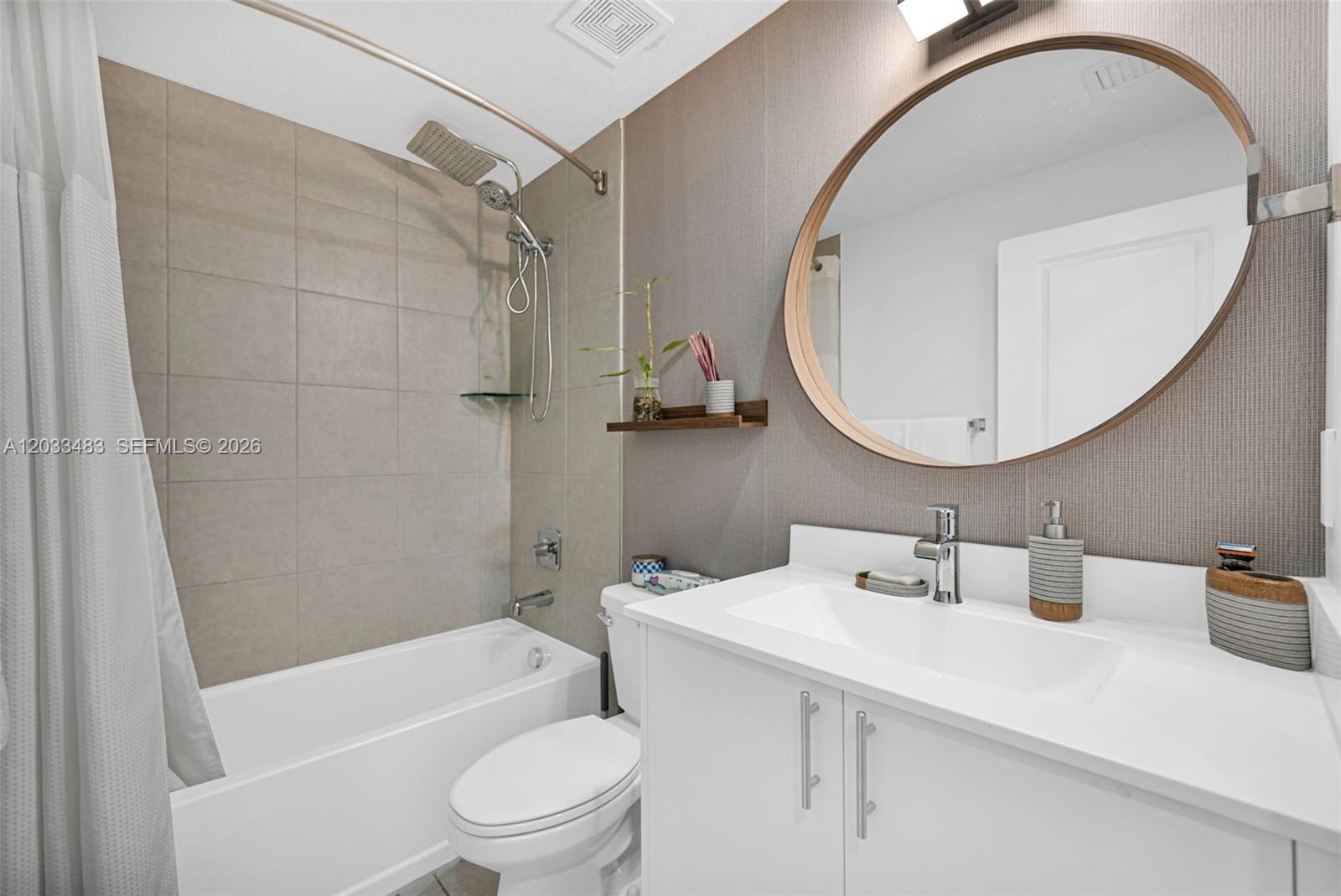 DOWNTOWN DORAL SOUTH PHAS - Residential