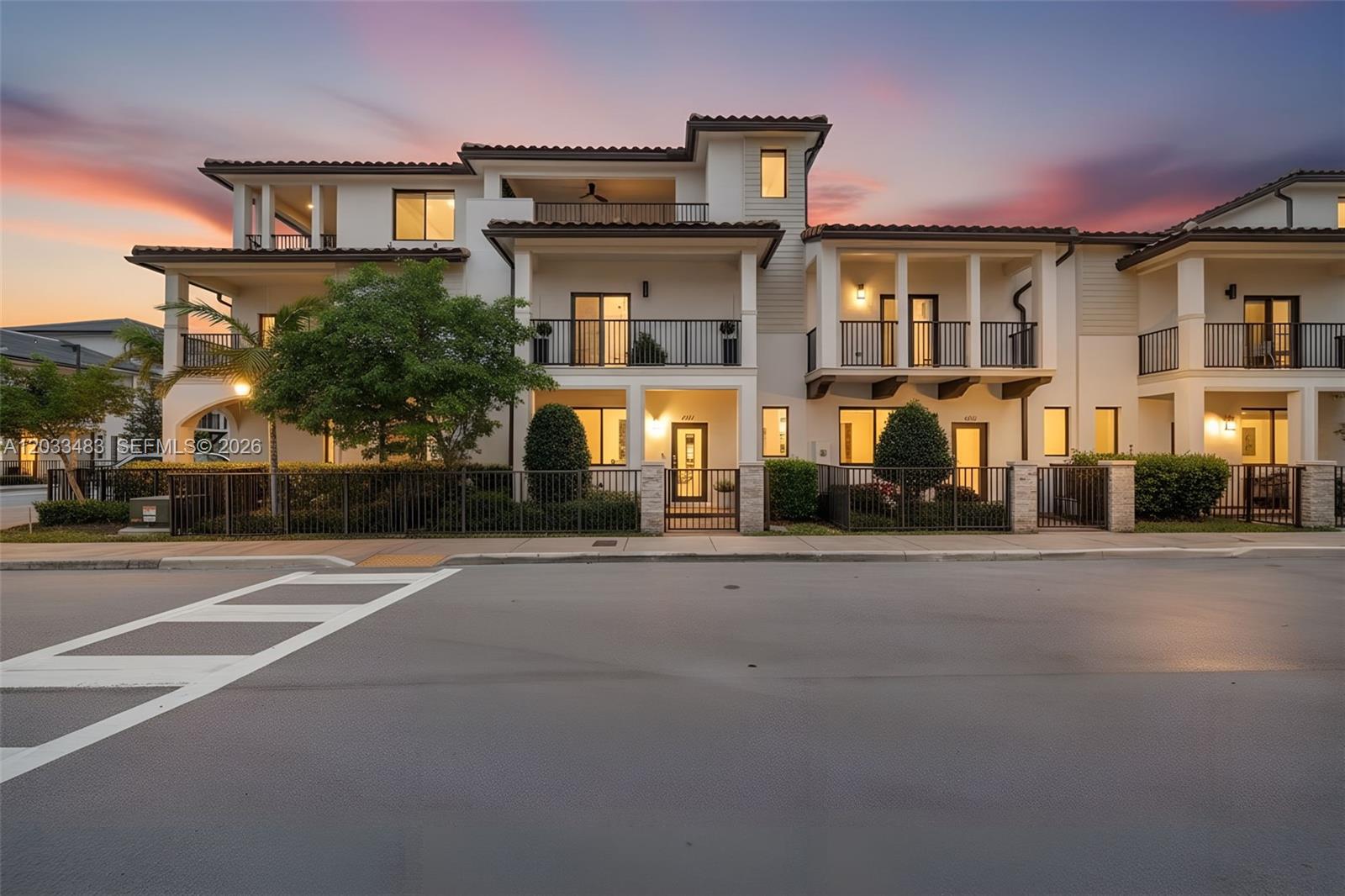 DOWNTOWN DORAL SOUTH PHAS - Residential