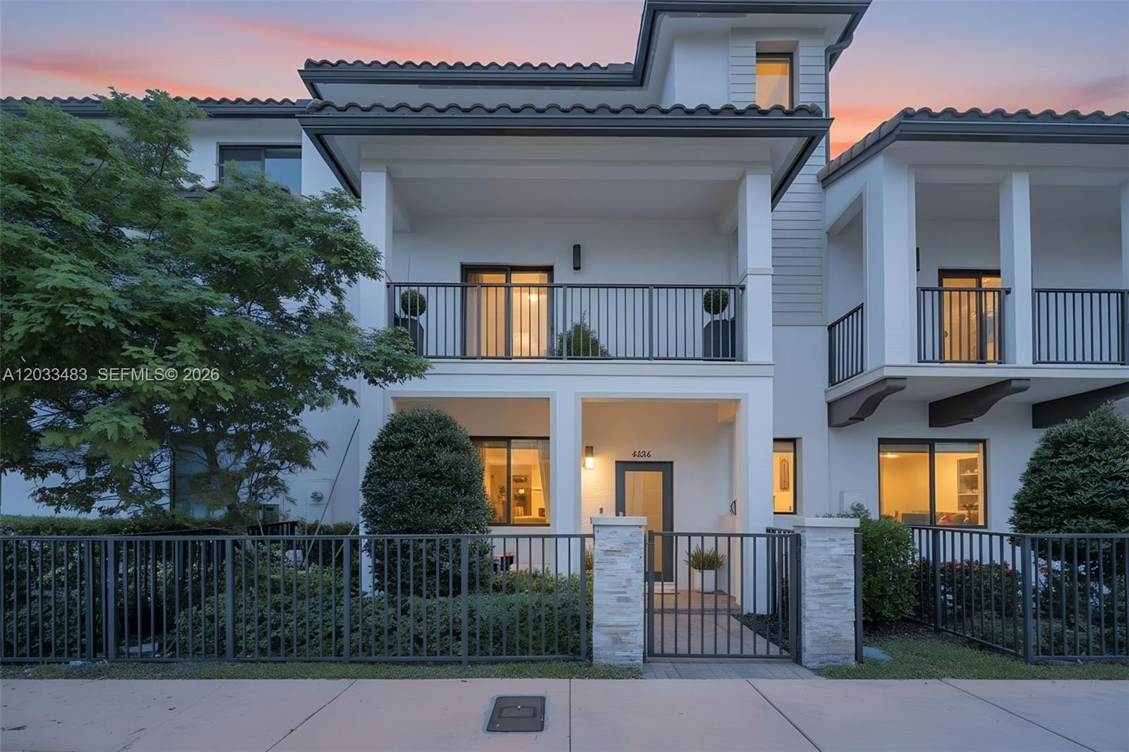 DOWNTOWN DORAL SOUTH PHAS - Residential