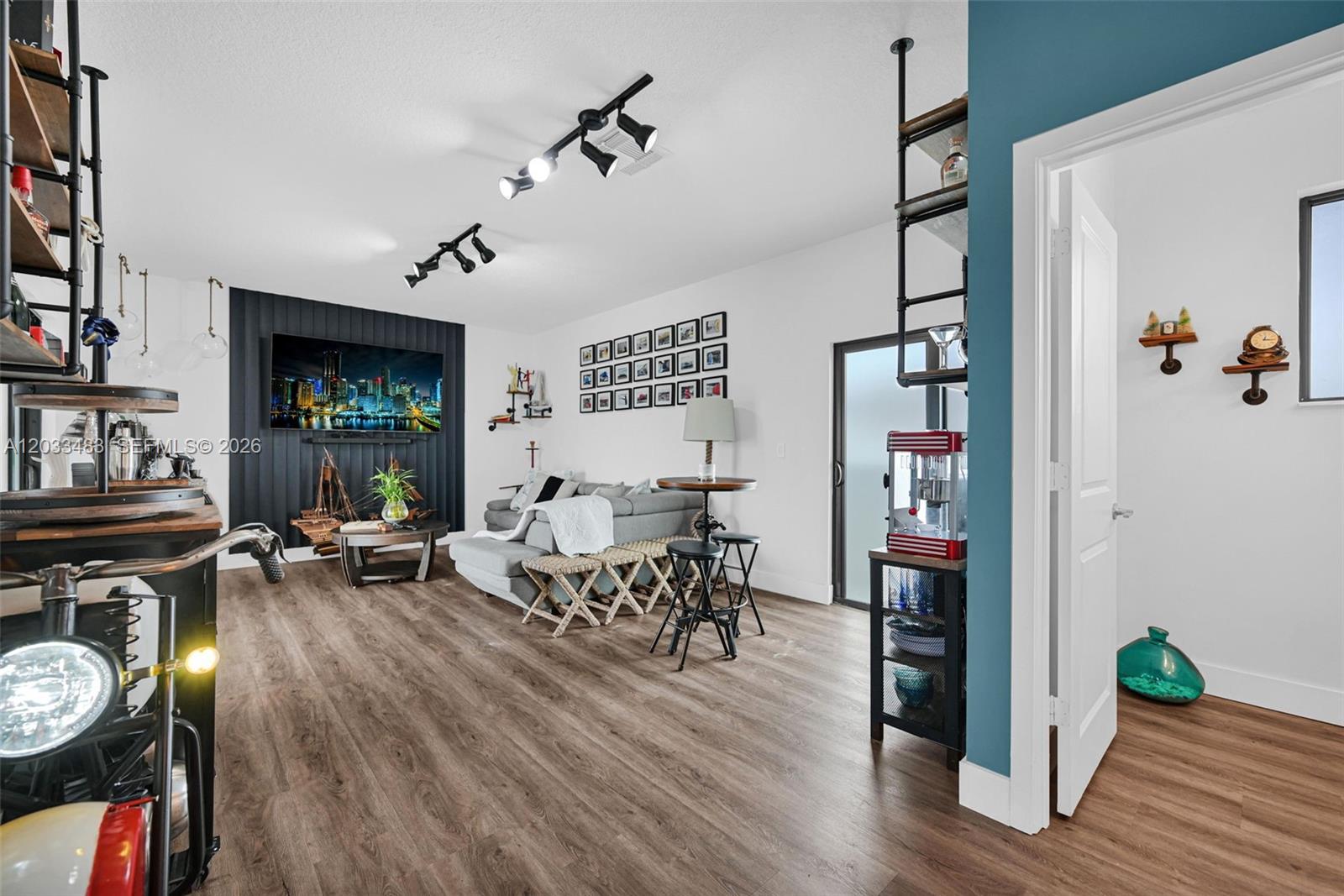 DOWNTOWN DORAL SOUTH PHAS - Residential