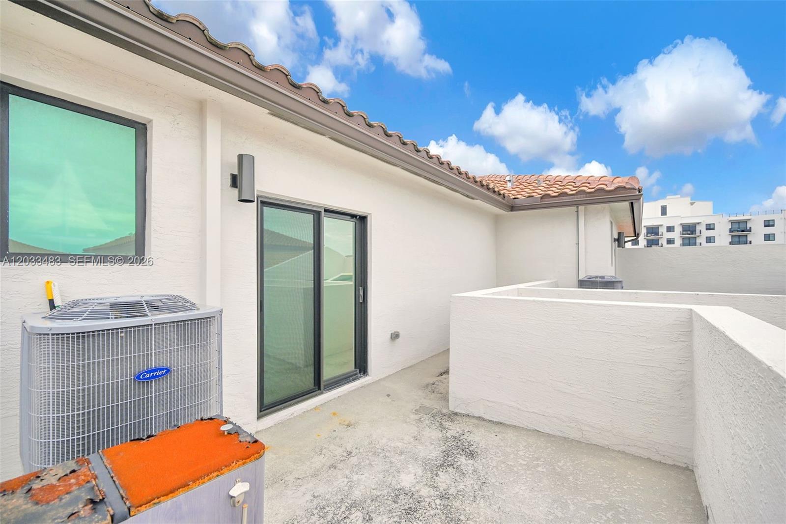 DOWNTOWN DORAL SOUTH PHAS - Residential