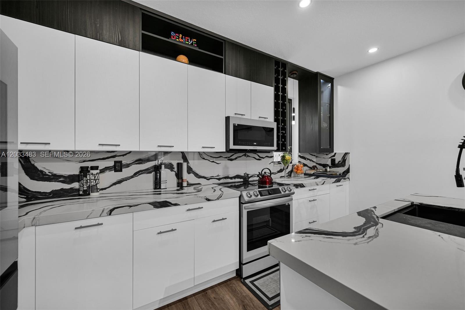 DOWNTOWN DORAL SOUTH PHAS - Residential