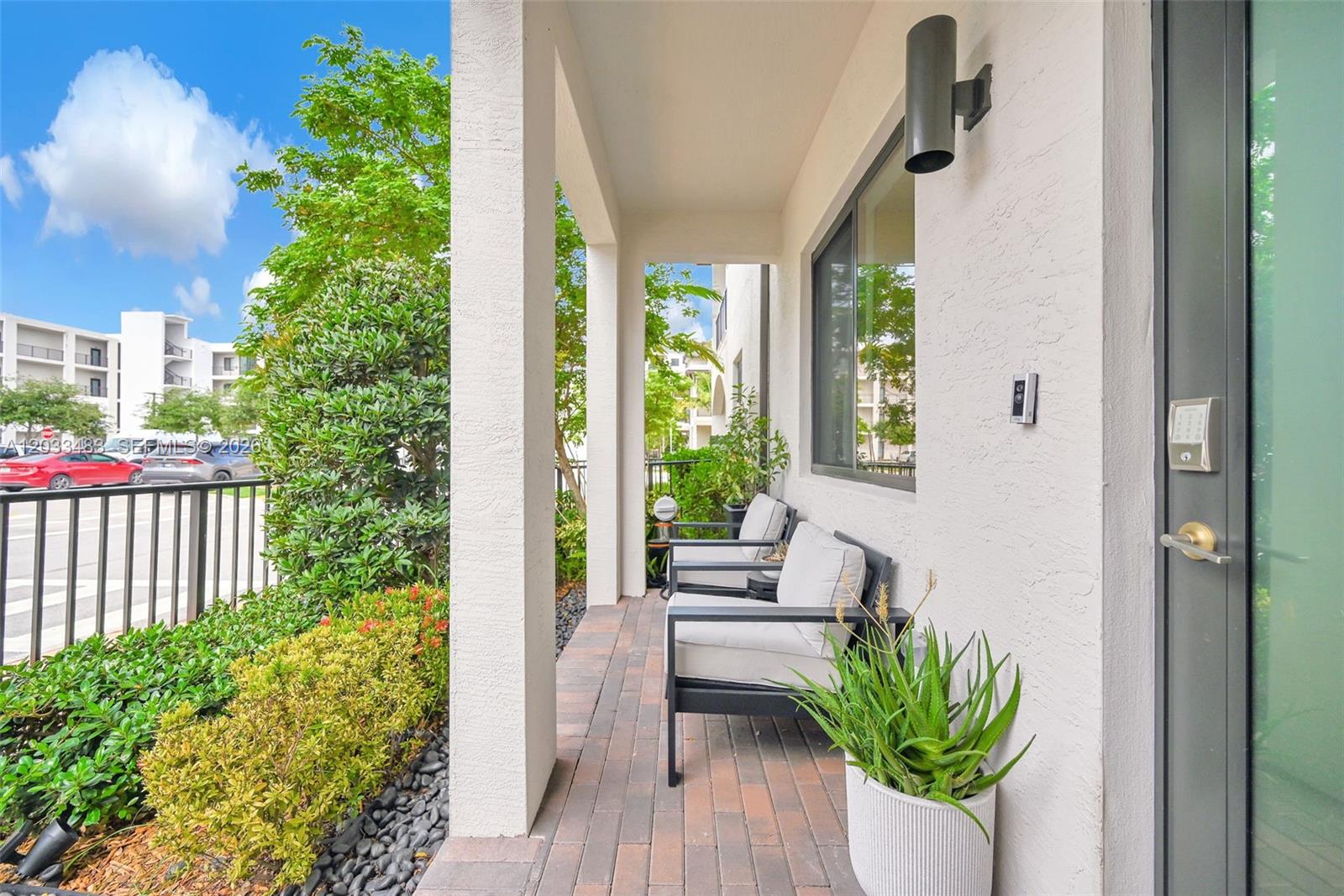 DOWNTOWN DORAL SOUTH PHAS - Residential