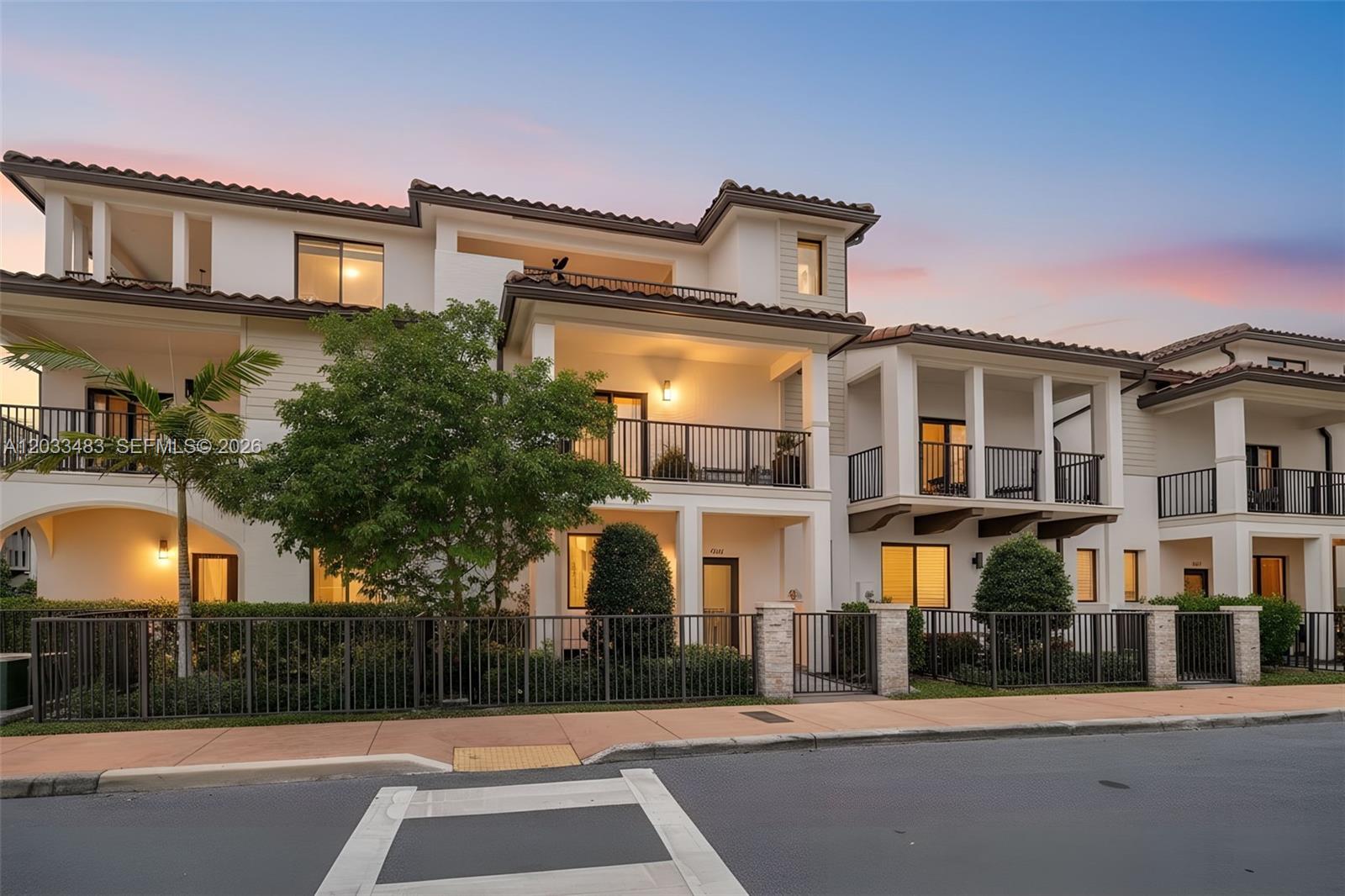 DOWNTOWN DORAL SOUTH PHAS - Residential