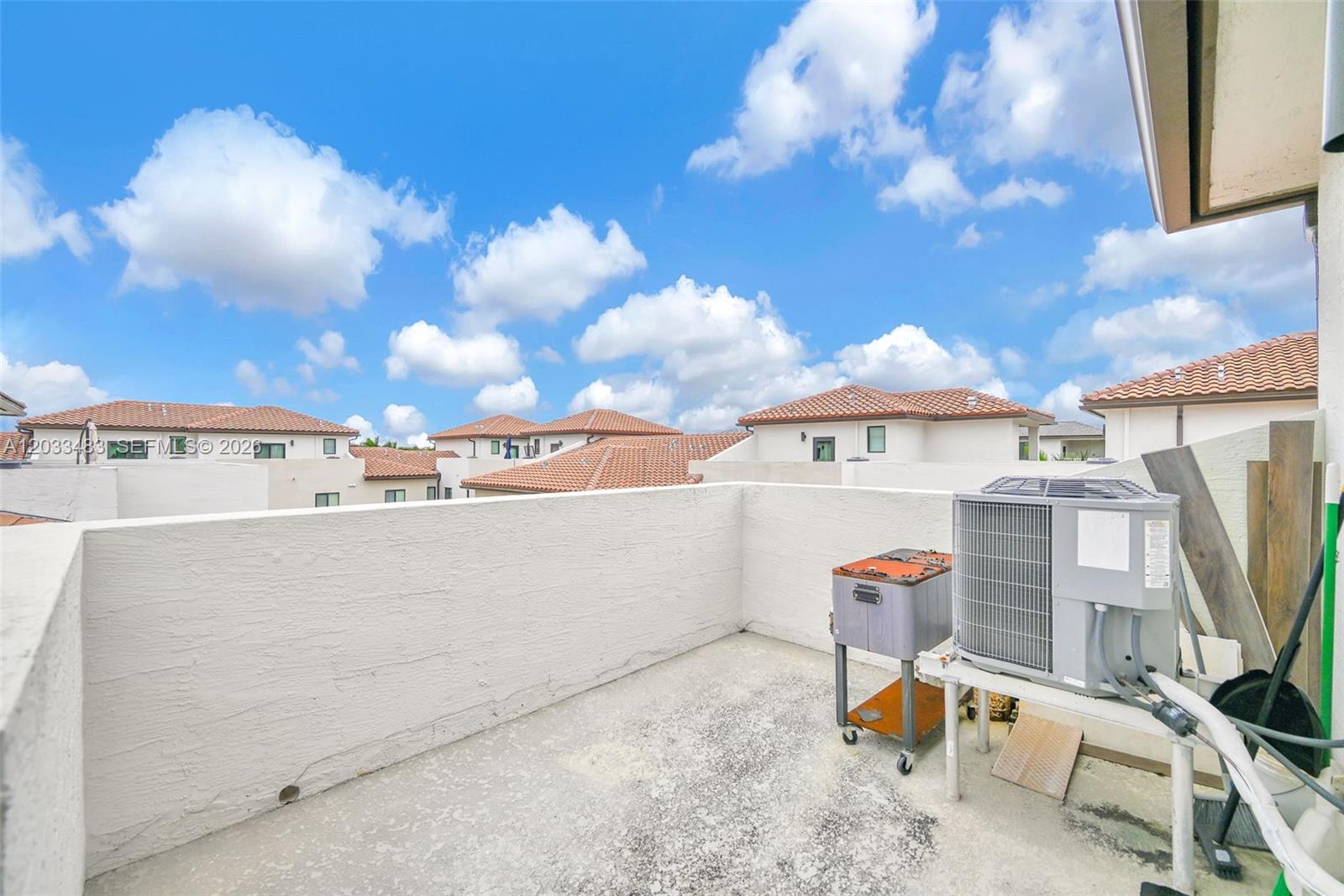 DOWNTOWN DORAL SOUTH PHAS - Residential