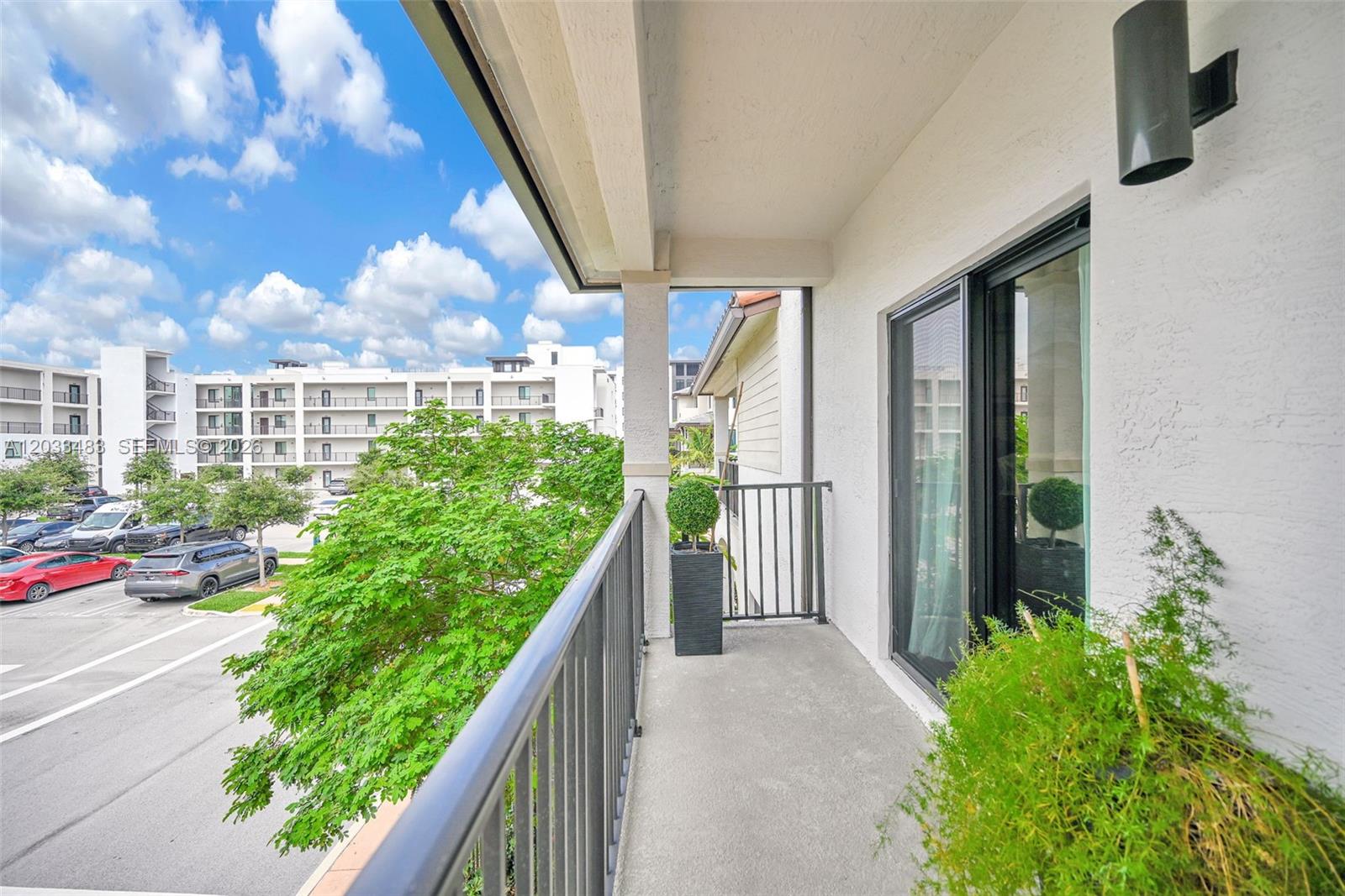 DOWNTOWN DORAL SOUTH PHAS - Residential
