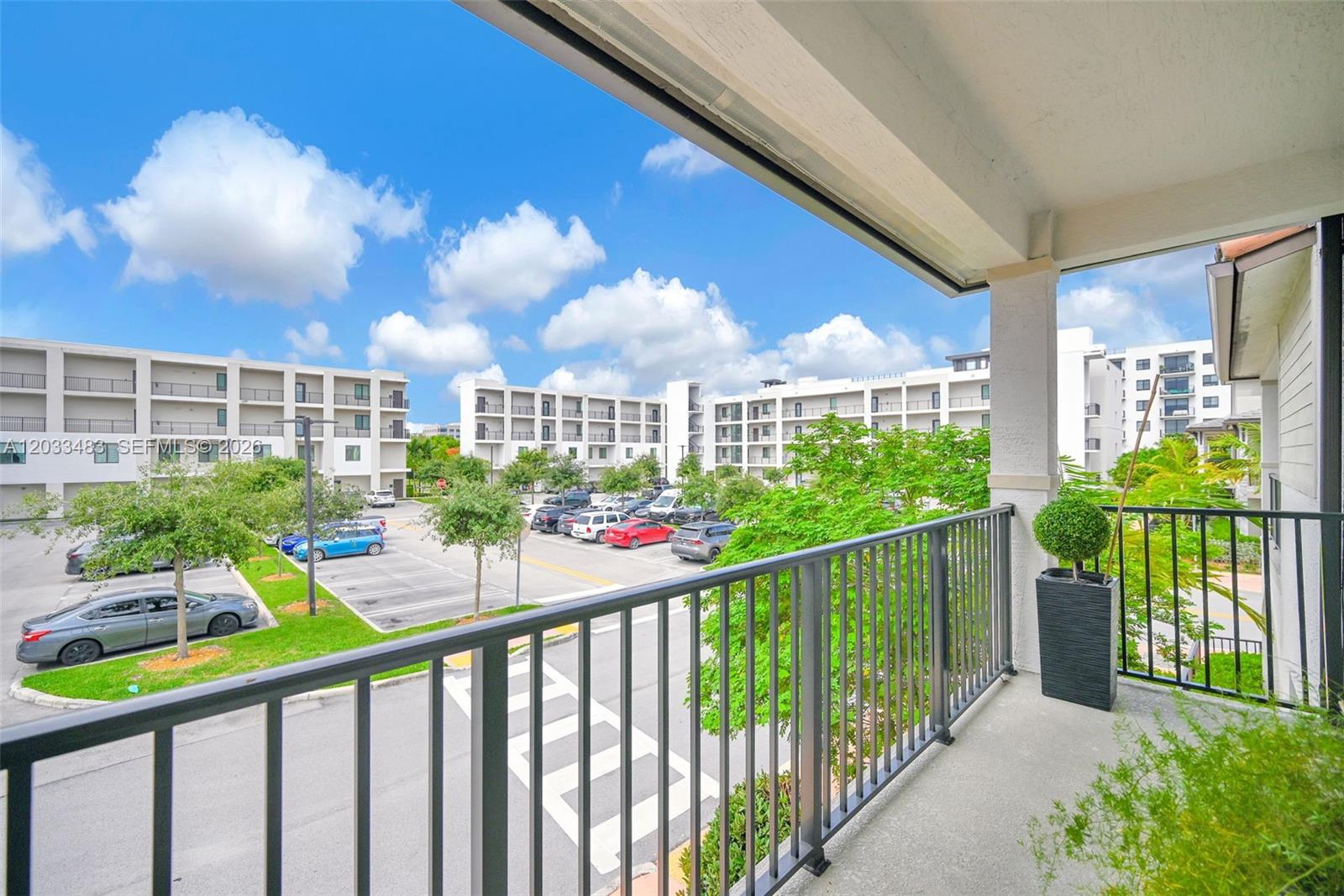 DOWNTOWN DORAL SOUTH PHAS - Residential