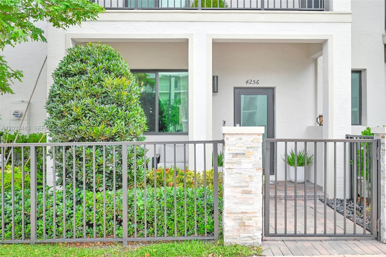 DOWNTOWN DORAL SOUTH PHAS - Residential