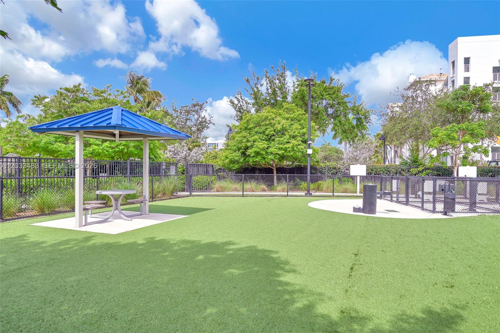 DOWNTOWN DORAL SOUTH PHAS - Residential