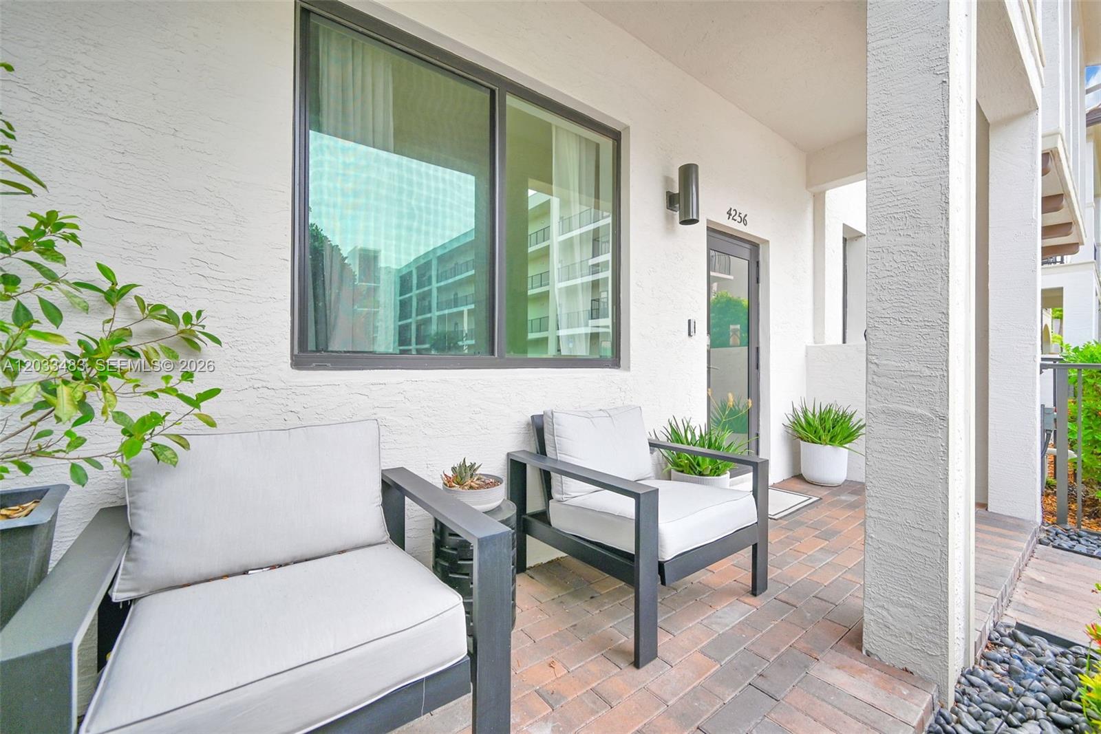 DOWNTOWN DORAL SOUTH PHAS - Residential