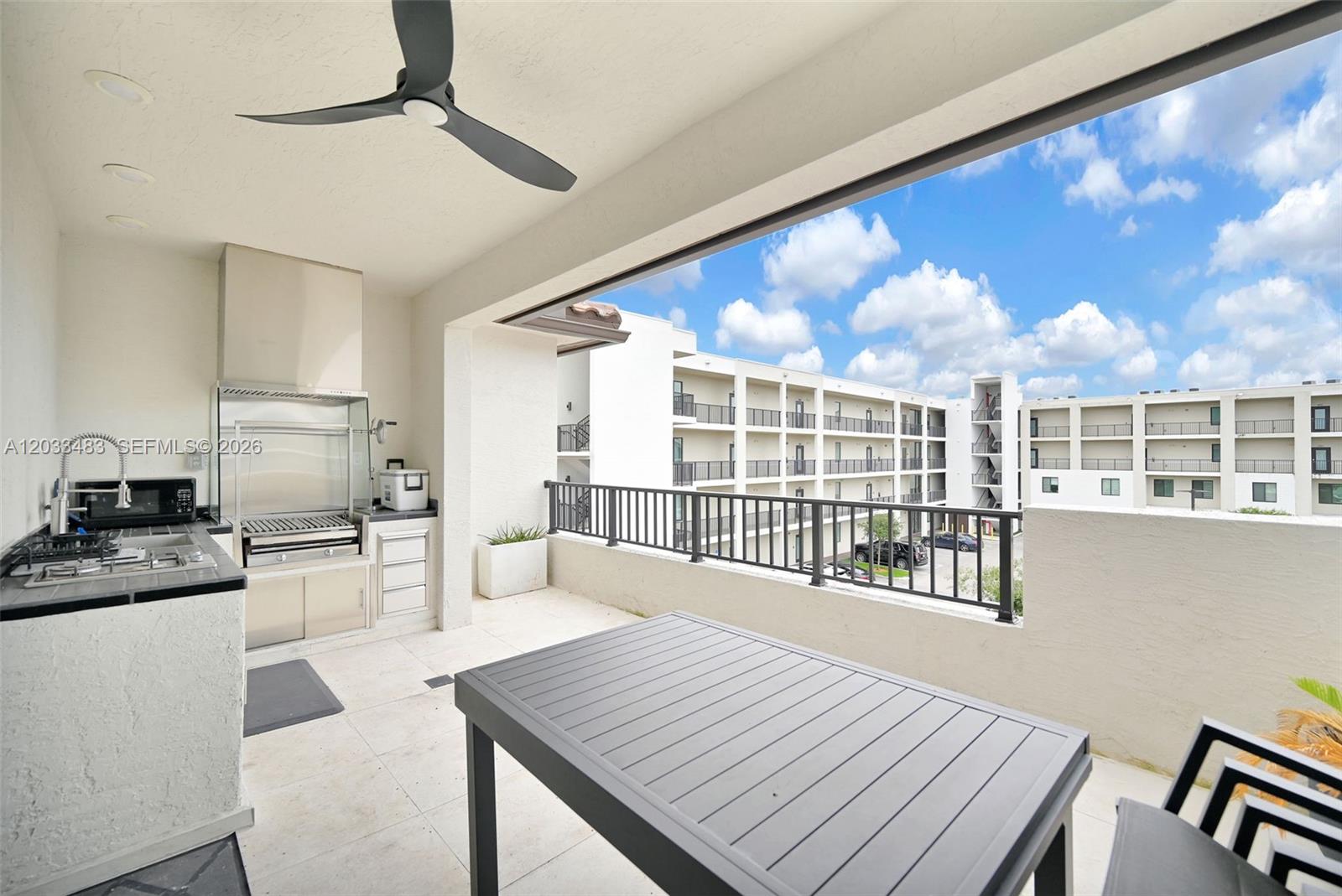 DOWNTOWN DORAL SOUTH PHAS - Residential