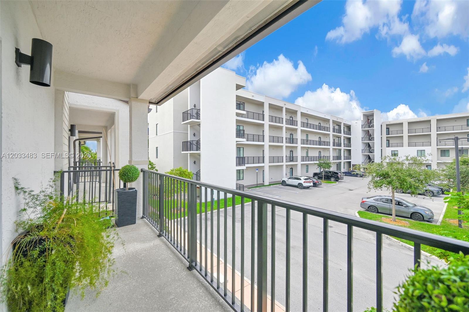 DOWNTOWN DORAL SOUTH PHAS - Residential