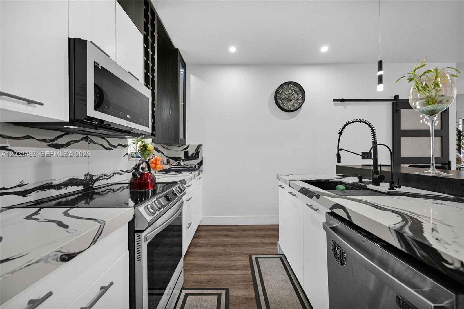 DOWNTOWN DORAL SOUTH PHAS - Residential