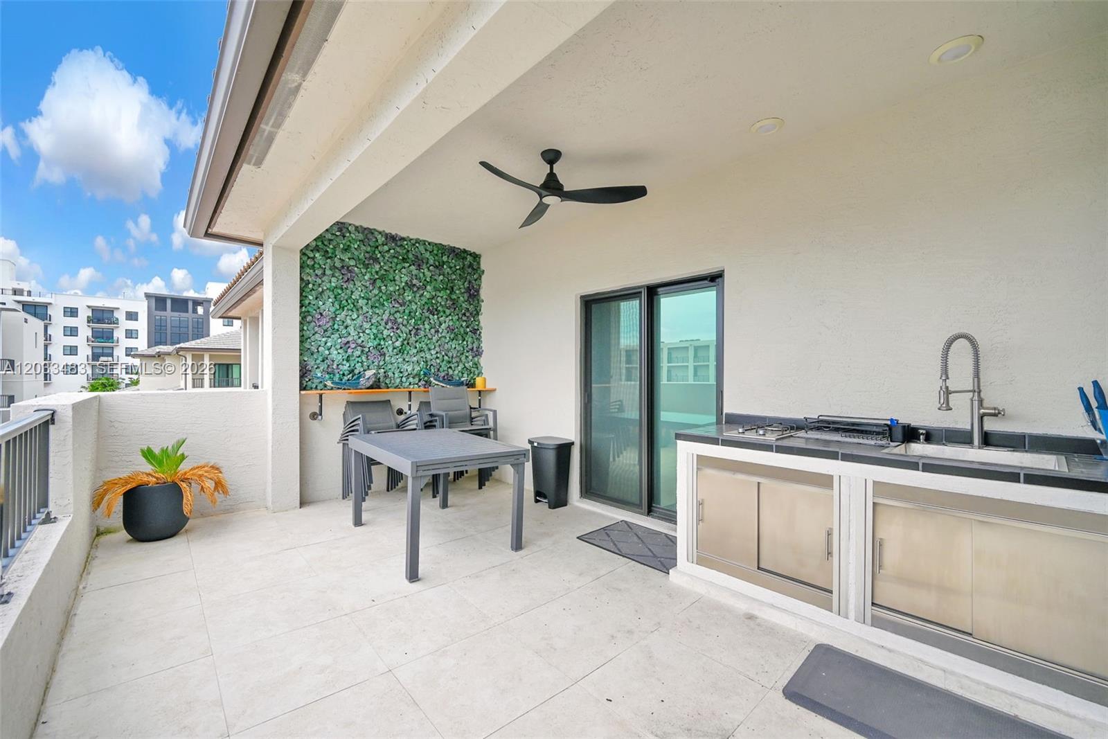 DOWNTOWN DORAL SOUTH PHAS - Residential