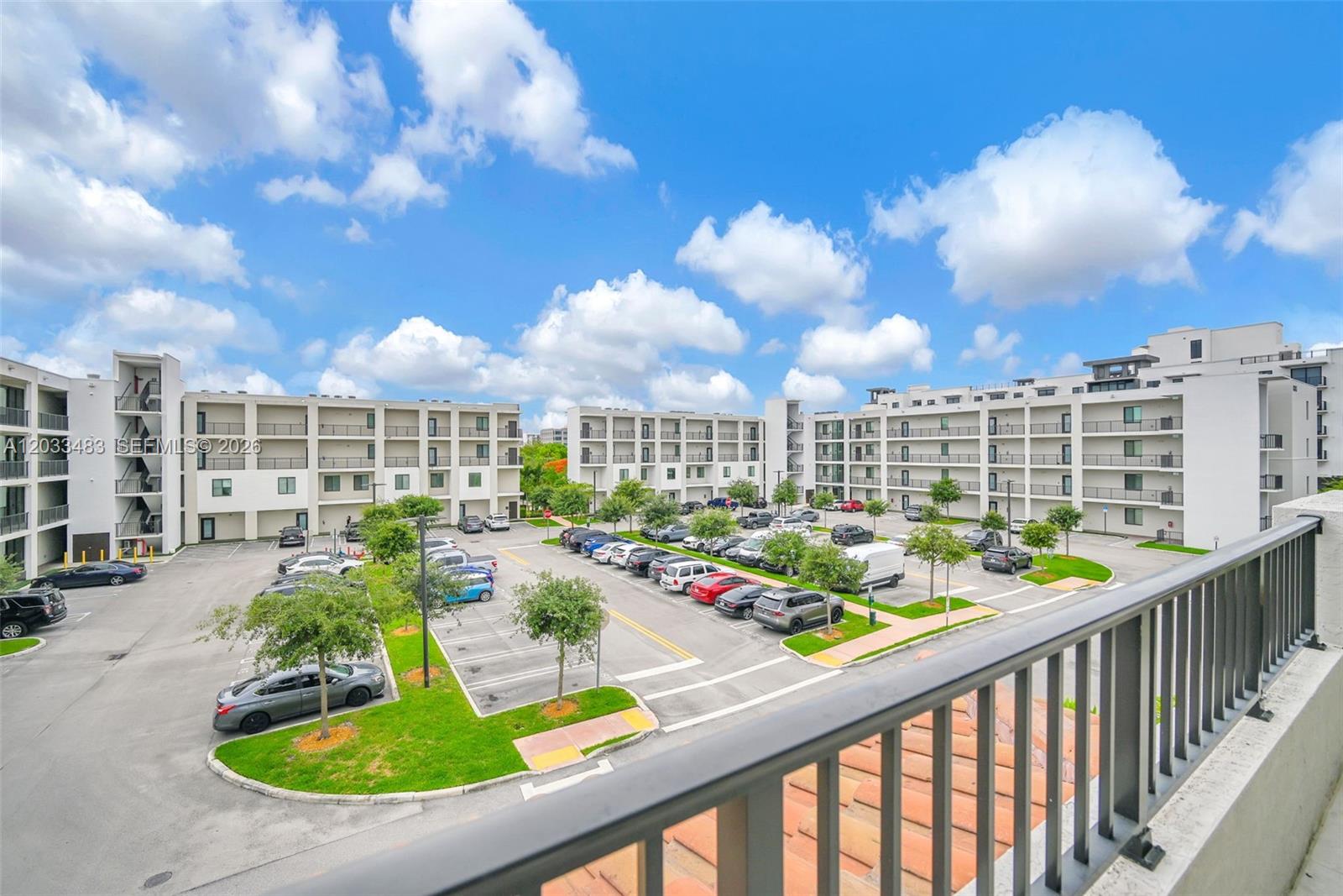 DOWNTOWN DORAL SOUTH PHAS - Residential