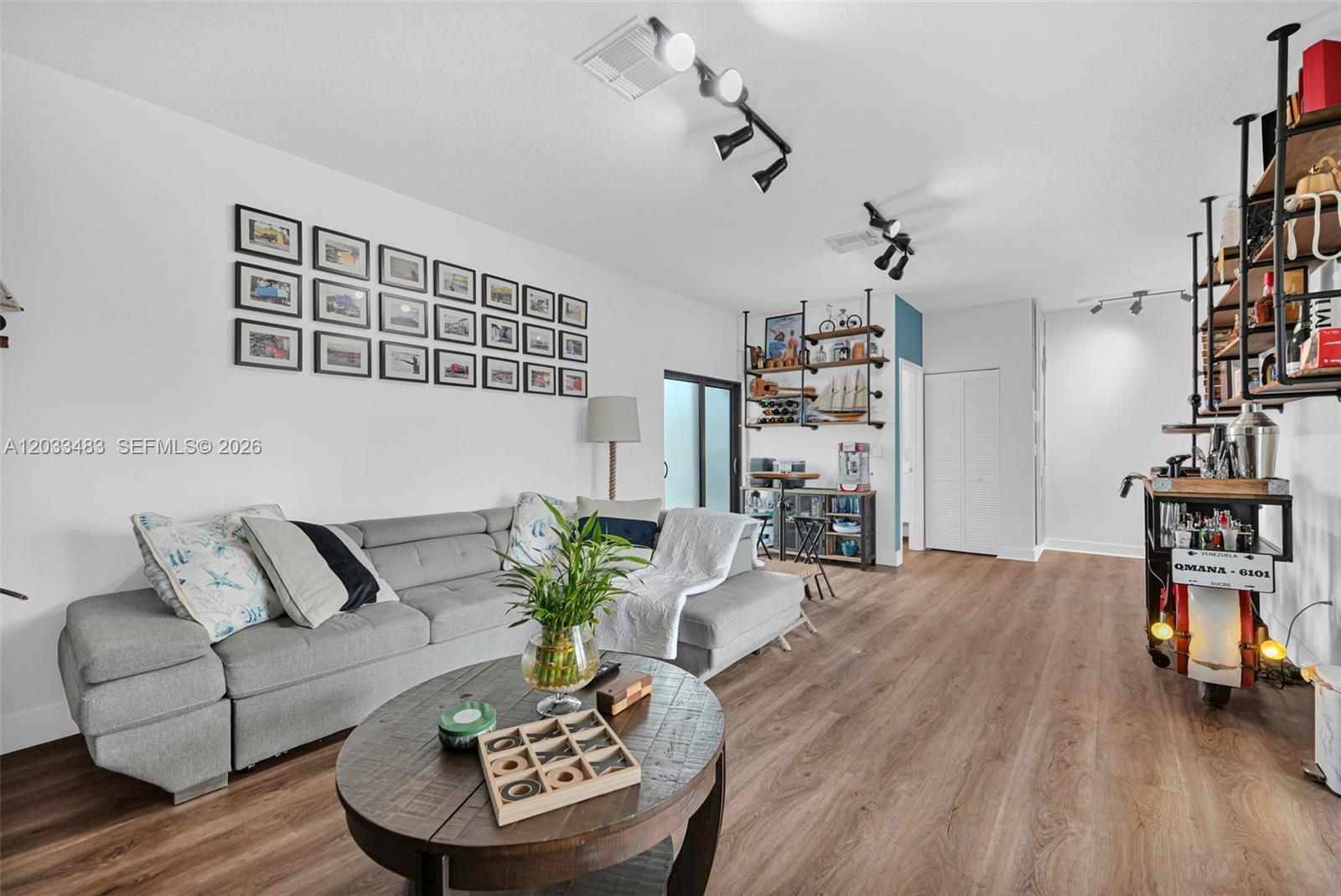 DOWNTOWN DORAL SOUTH PHAS - Residential