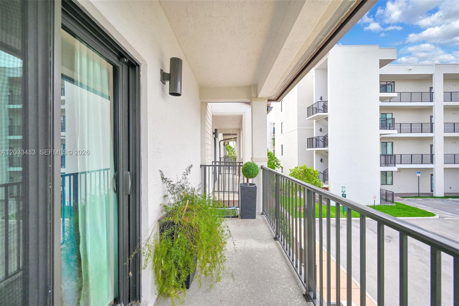 DOWNTOWN DORAL SOUTH PHAS - Residential