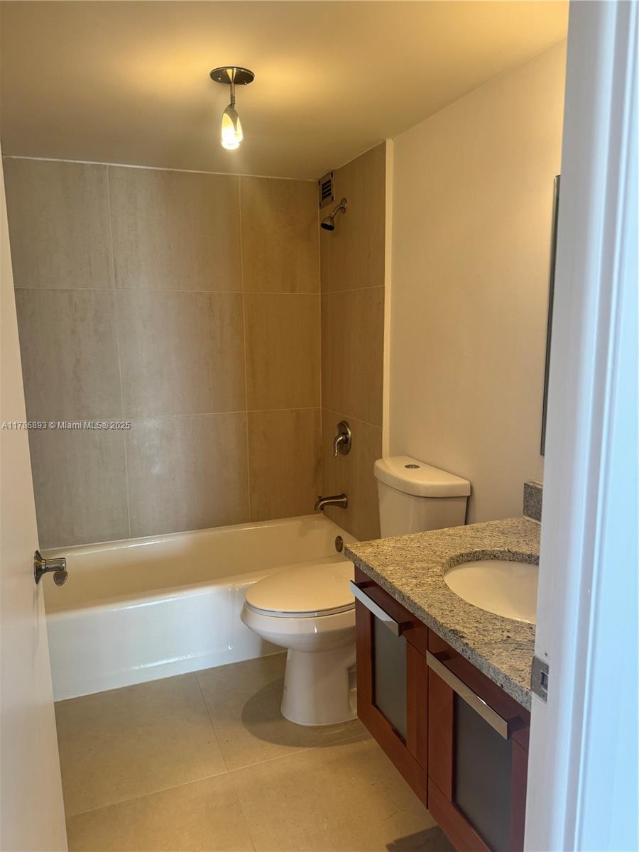BRICKELL PLACE CONDO - Residential Lease