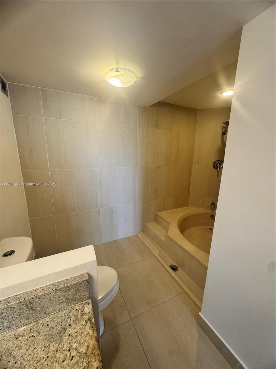 BRICKELL PLACE CONDO - Residential Lease