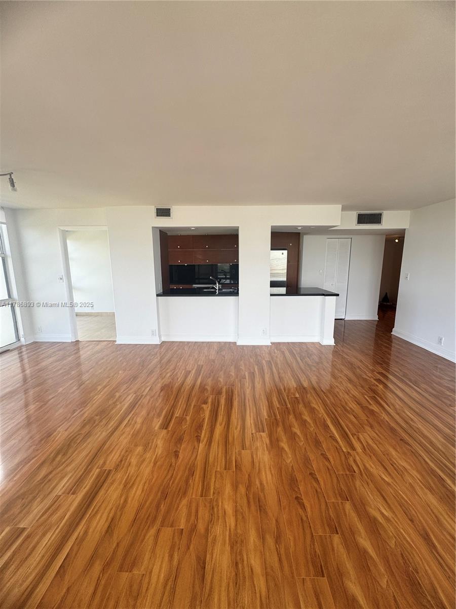 BRICKELL PLACE CONDO - Residential Lease
