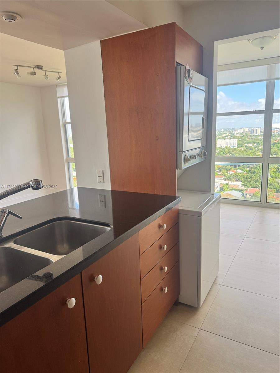 BRICKELL PLACE CONDO - Residential Lease
