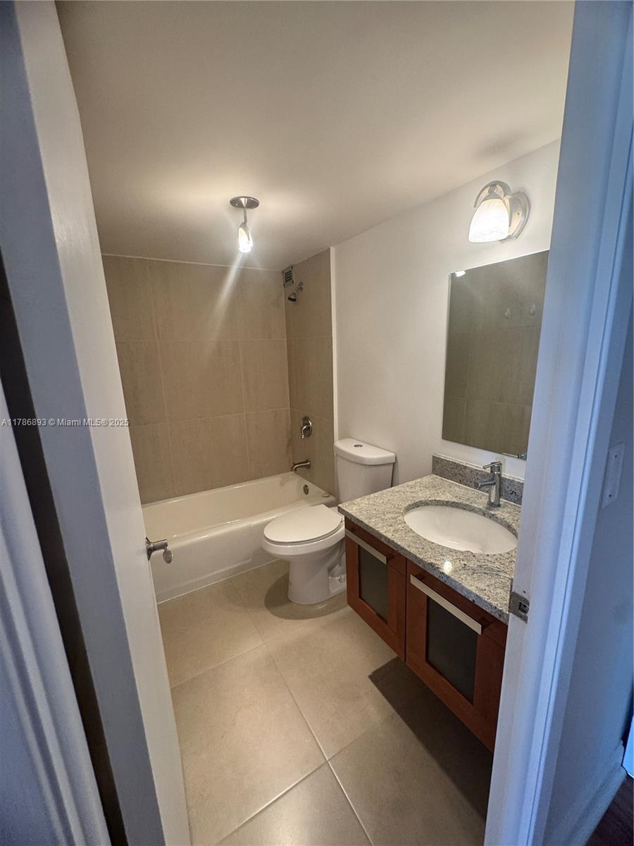 BRICKELL PLACE CONDO - Residential Lease