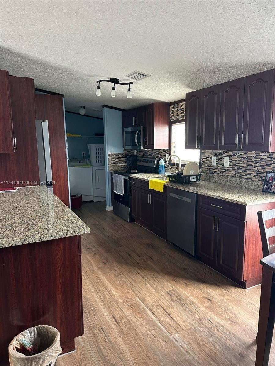 HOOKERS POINT LOTS (10340 - Residential