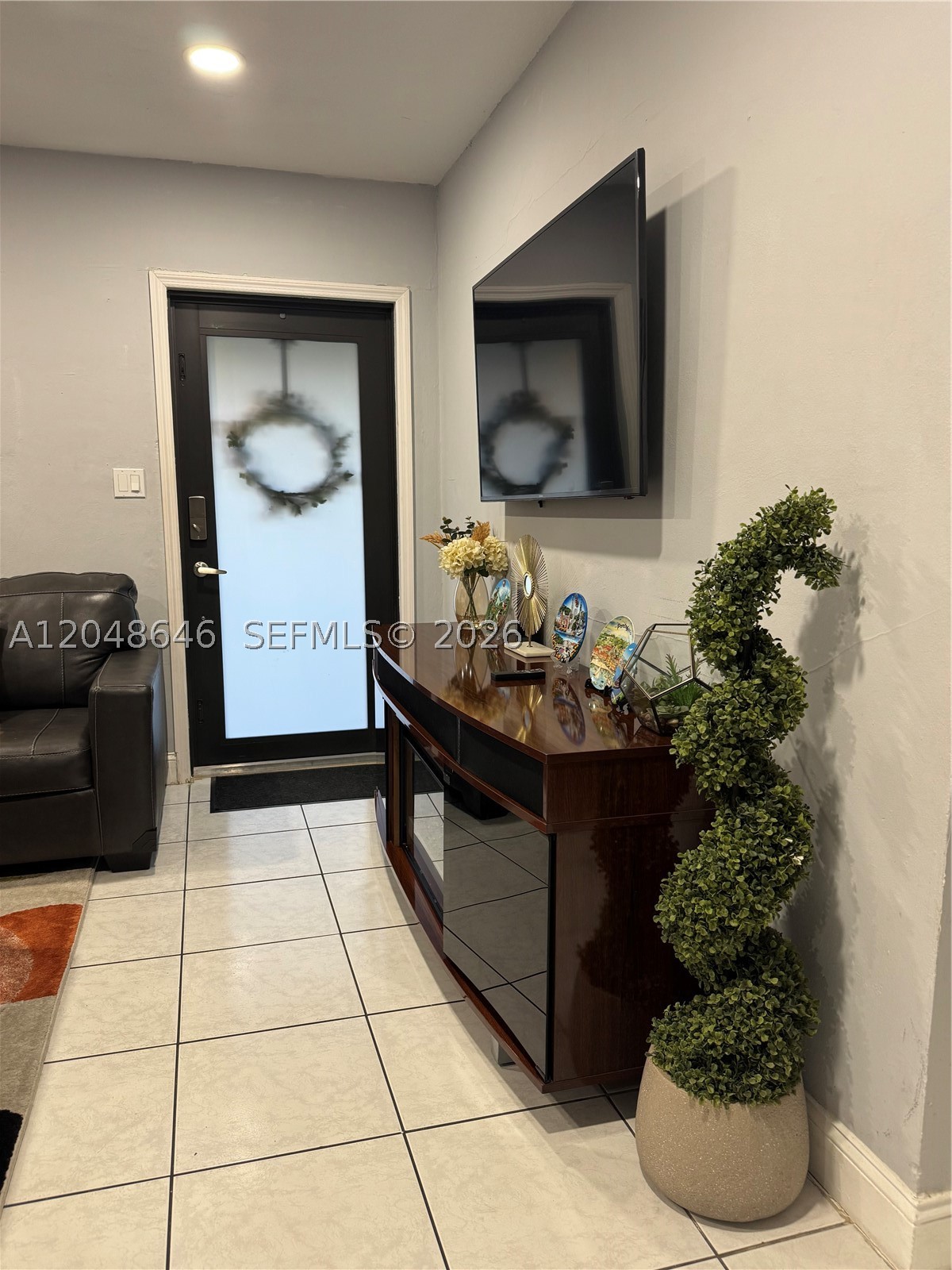 TROPICAL GARDENS - Residential Lease