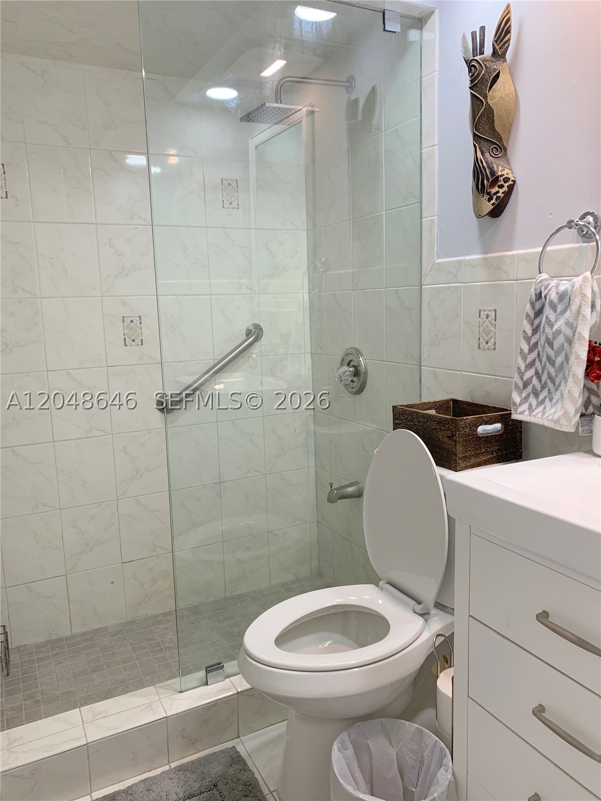 TROPICAL GARDENS - Residential Lease
