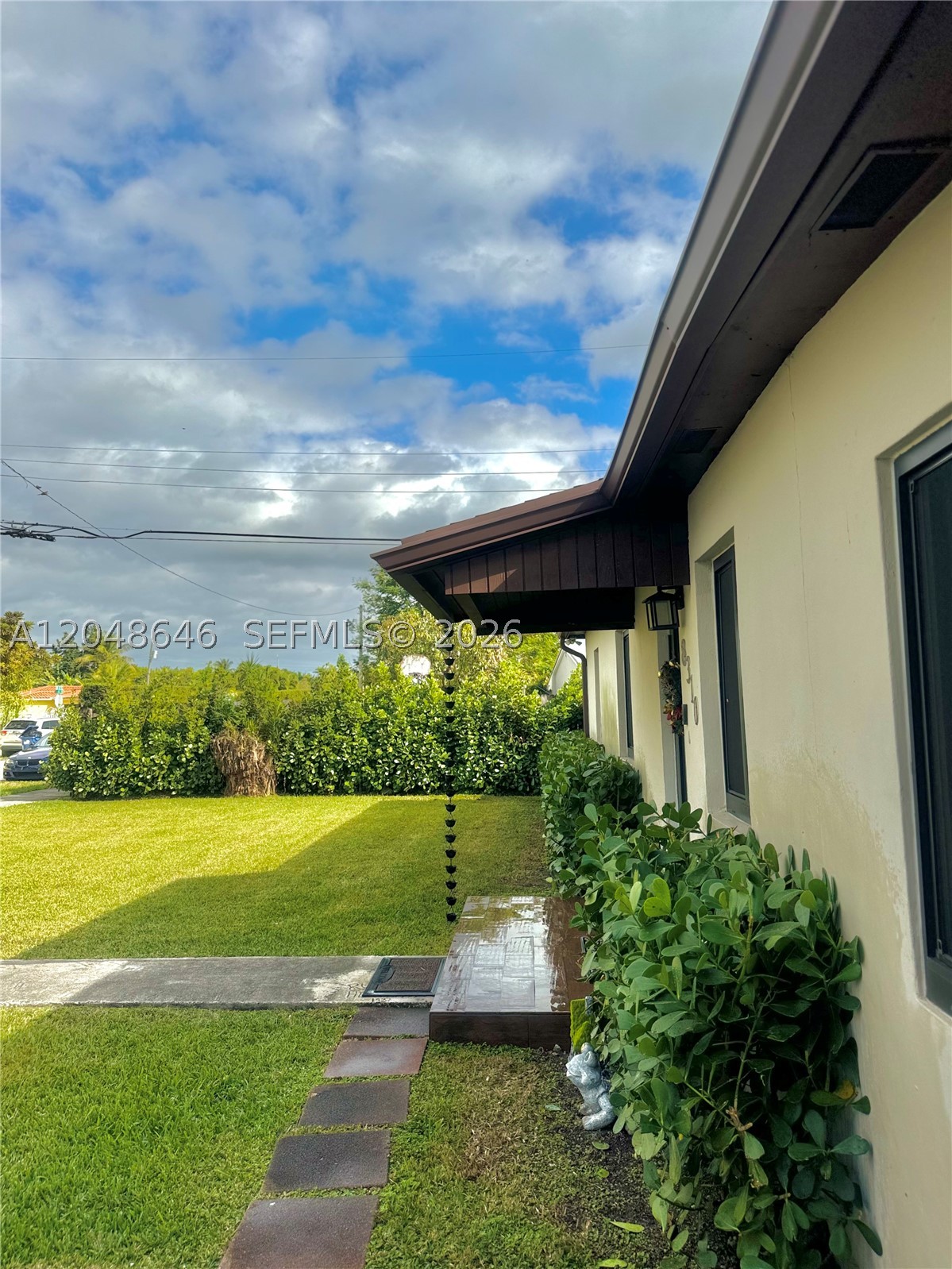 TROPICAL GARDENS - Residential Lease