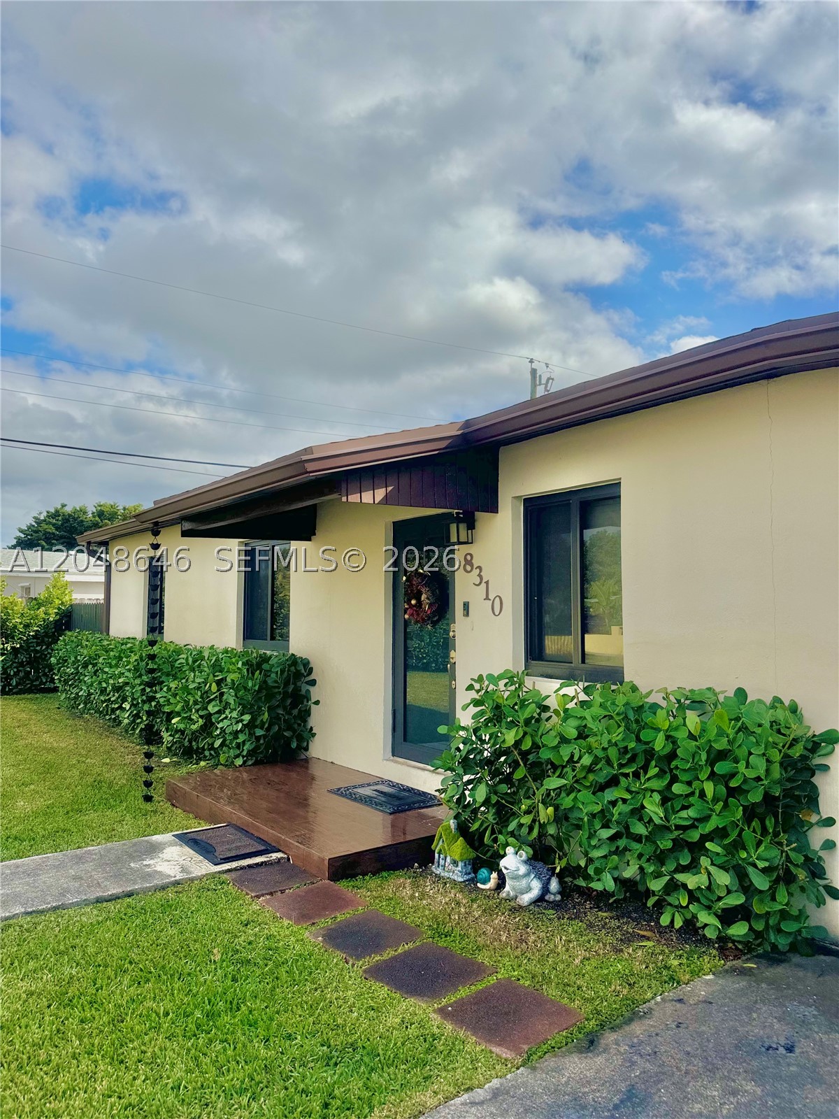 Well-maintained home available for annual lease in a convenient Miami location. This inviting residence offers a functional layout with comfortable living and dining areas, a well-equipped kitchen, and well-proportioned bedrooms. Enjoy easy access to major highways, shopping, restaurants, schools, parks, and Miami International Airport.