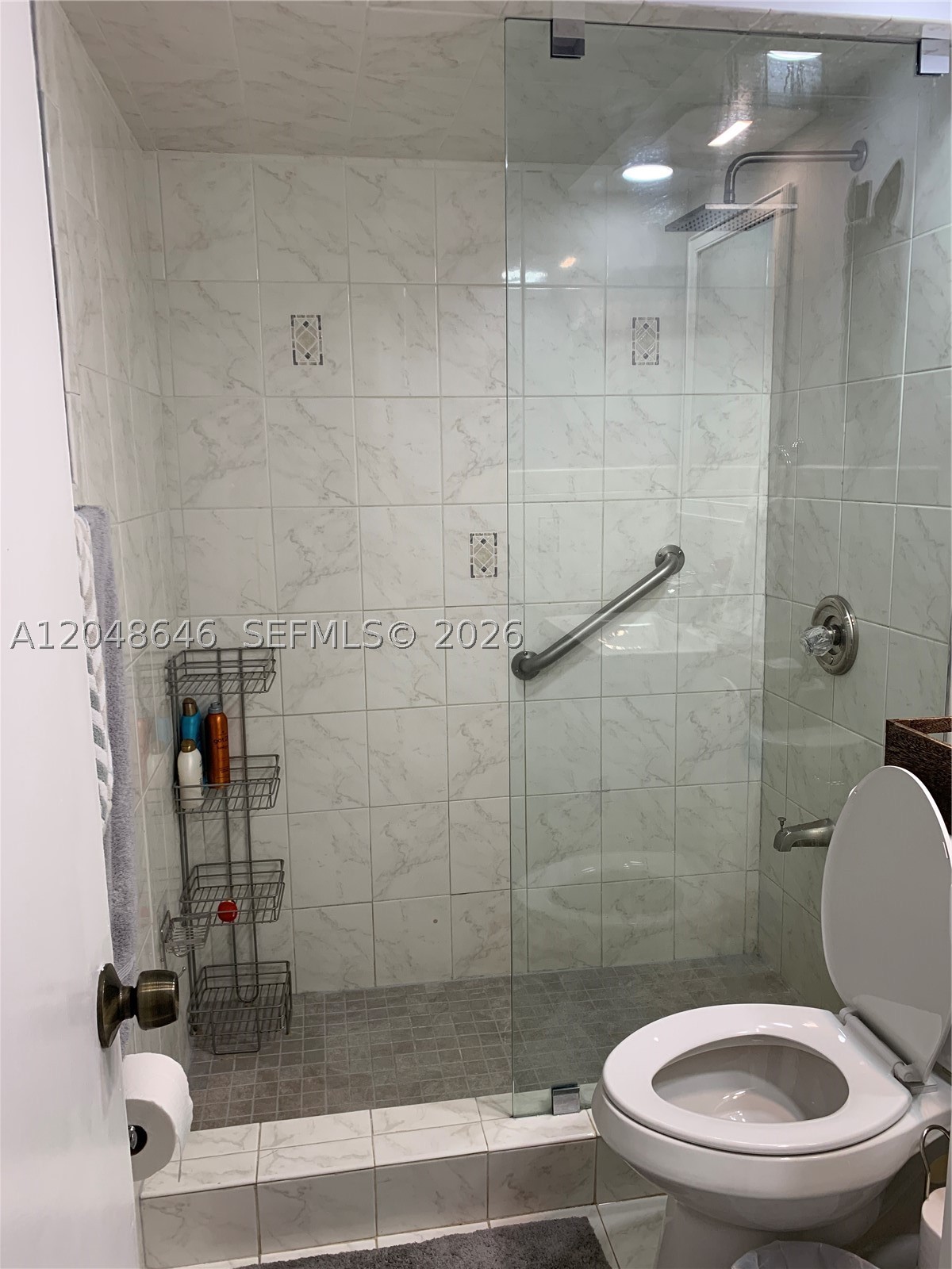 TROPICAL GARDENS - Residential Lease