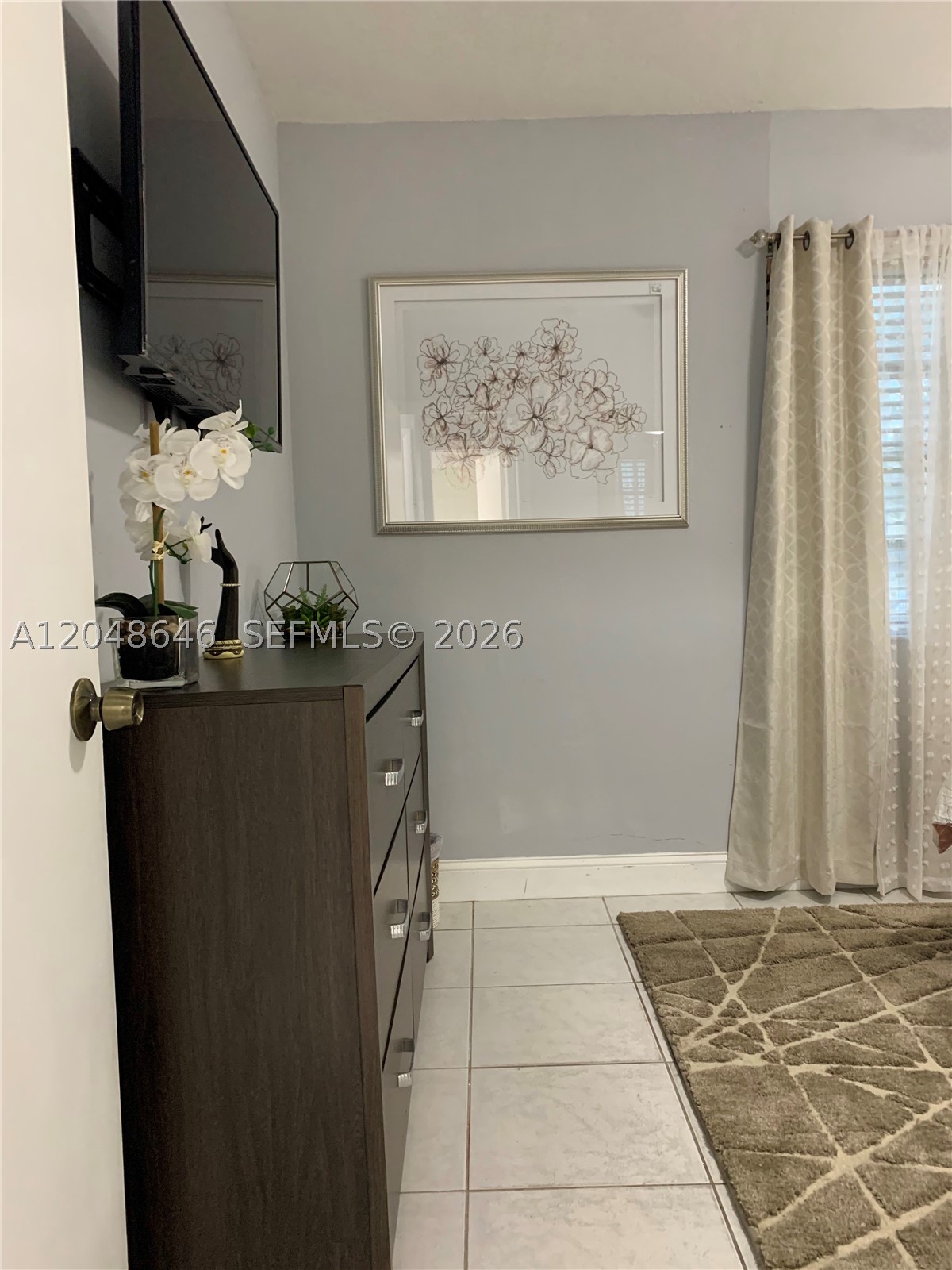 TROPICAL GARDENS - Residential Lease