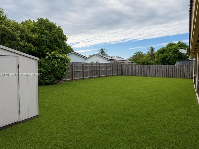PICKET FENCES COUNTRY EST - Residential