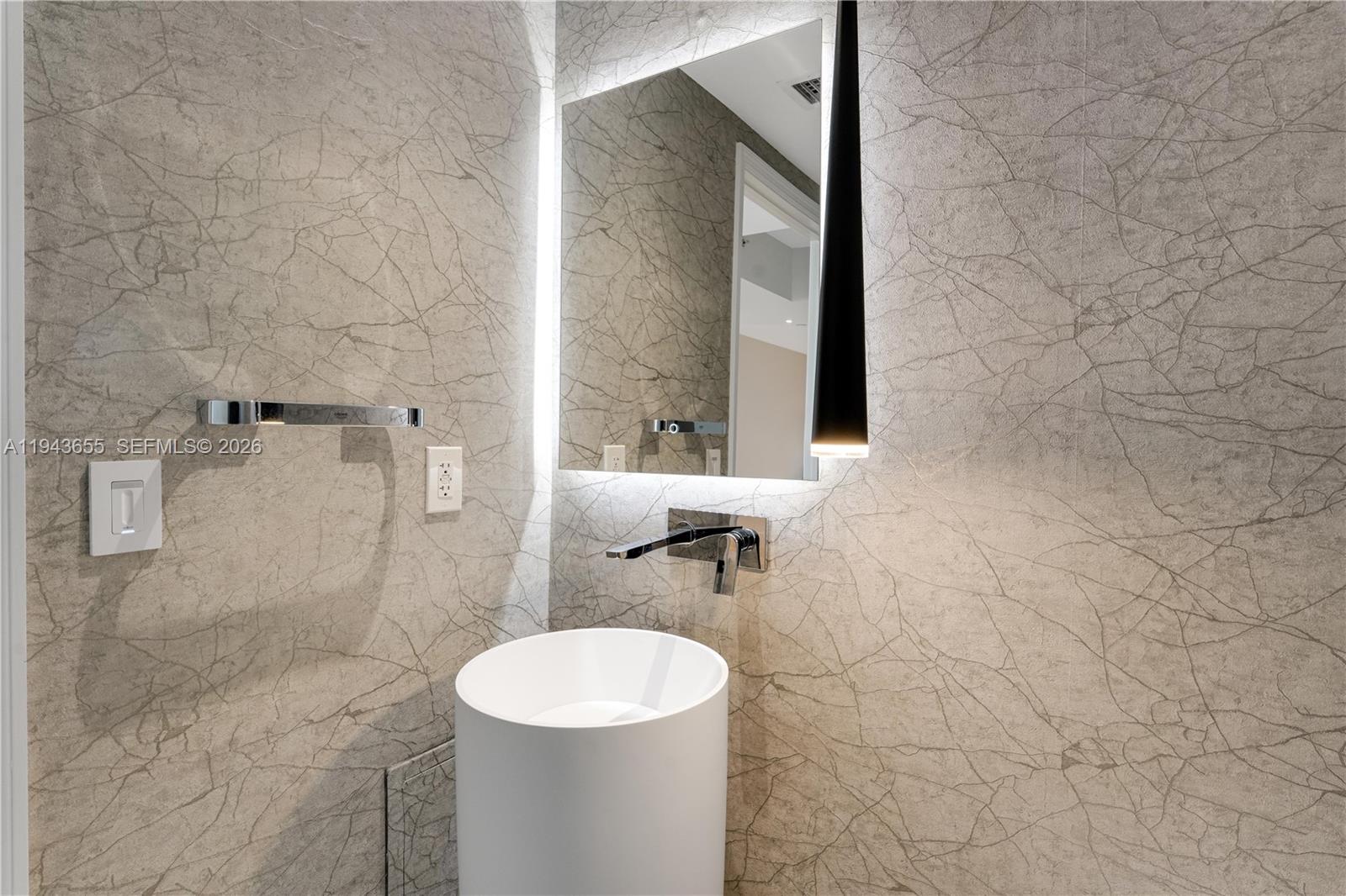 THE PENINSULA II CONDO - Residential