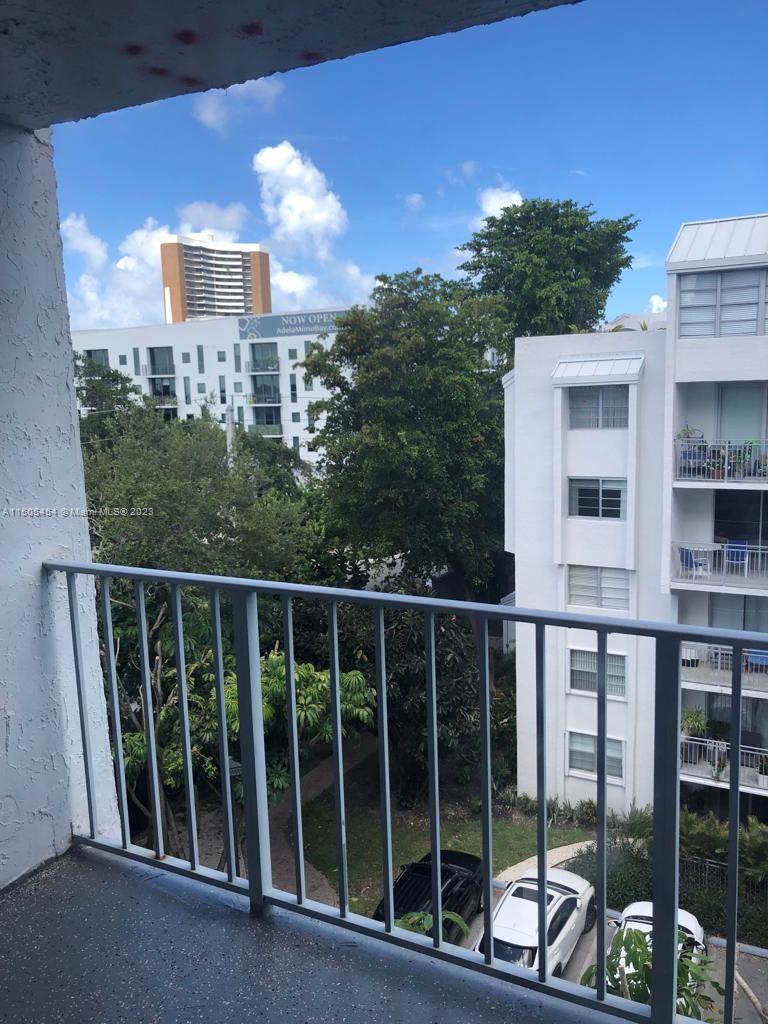 NIRVANA CONDO NO FIVE CON - Residential