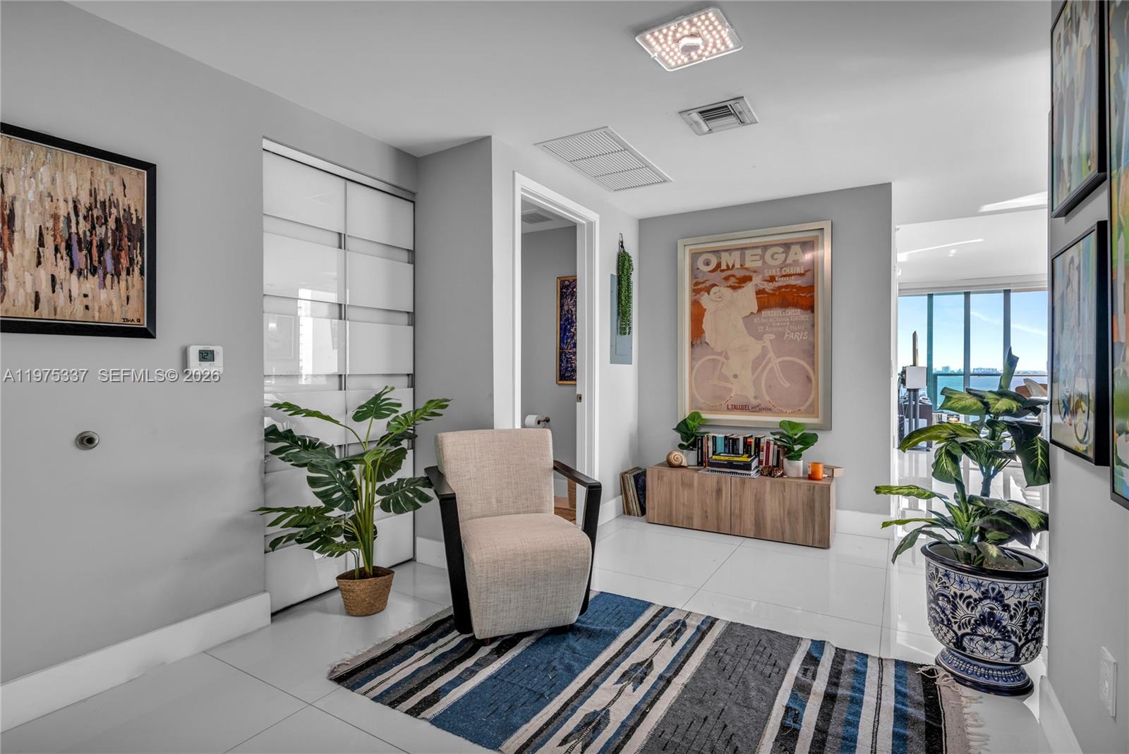ICON BAY CONDO - Residential