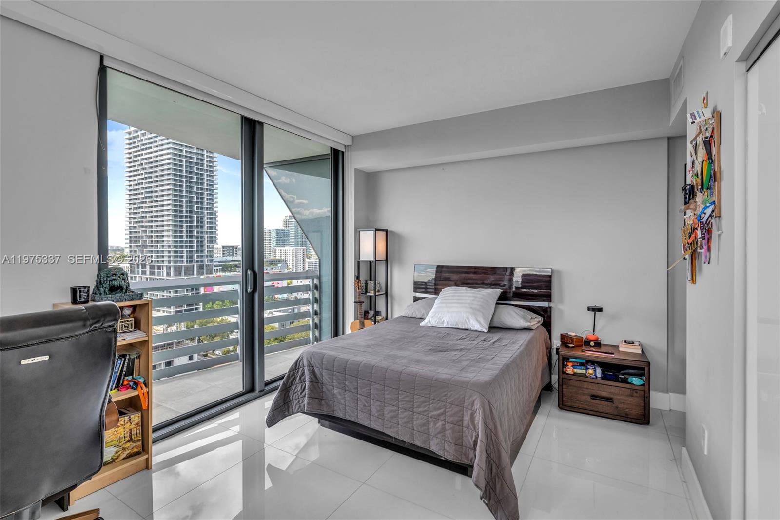 ICON BAY CONDO - Residential