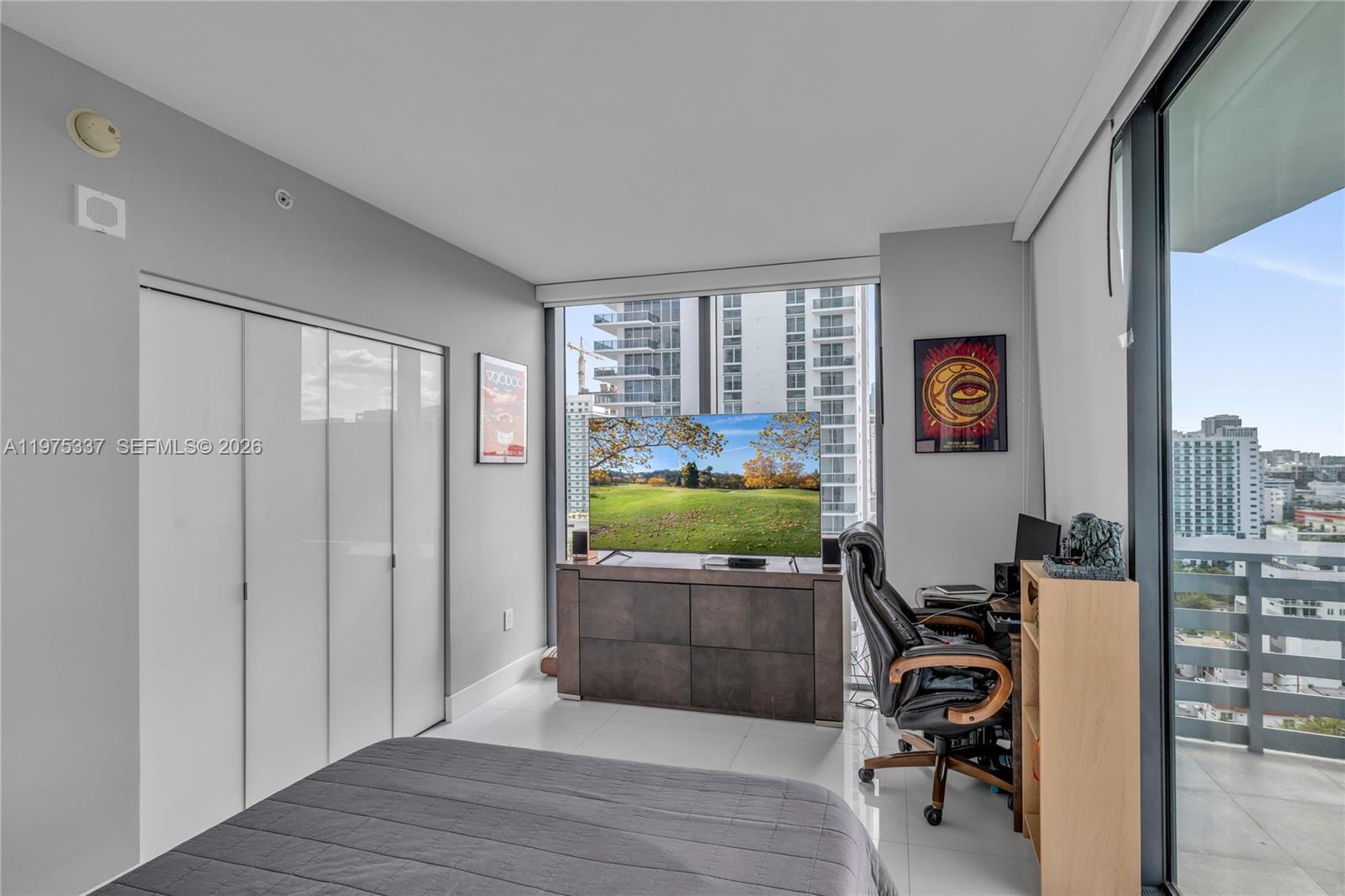ICON BAY CONDO - Residential