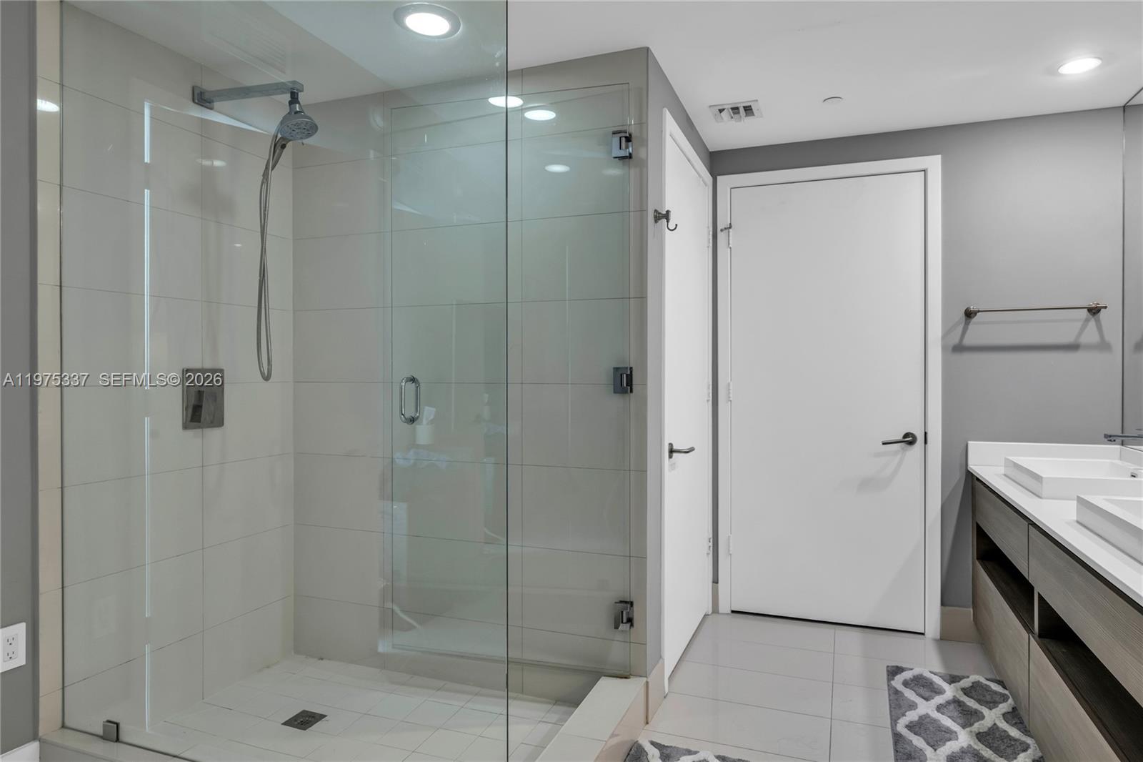 ICON BAY CONDO - Residential