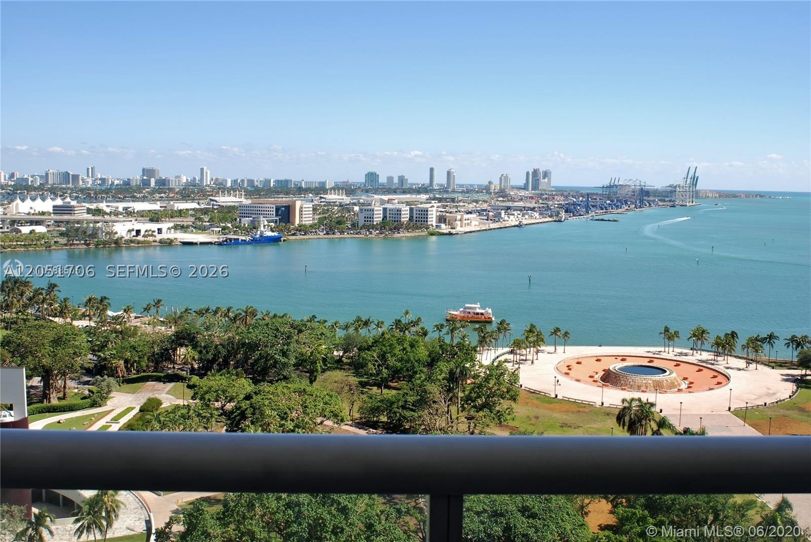 Live in Downtown Miami in this beautiful furnished 3 bed 2 bath apartment on the 28th floor with spectacular views of the bay. Within close distance to Whole Foods and Metrorail. Best line in the building.
